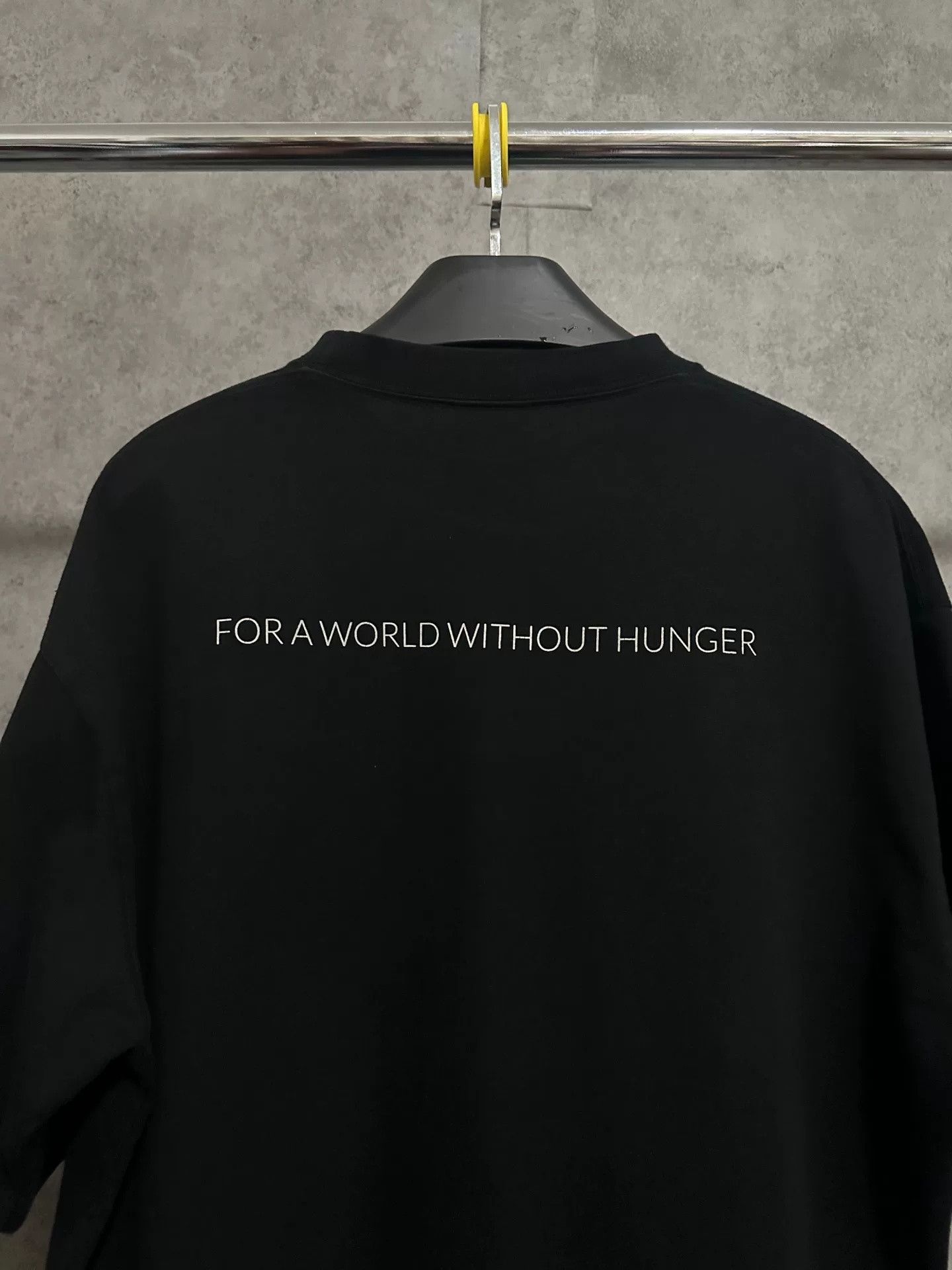 Balenciaga Balenciaga WFP Collaboration Logo Print Men's T-Shirt Size US M / EU 48-50 / 2 - 5 Thumbnail