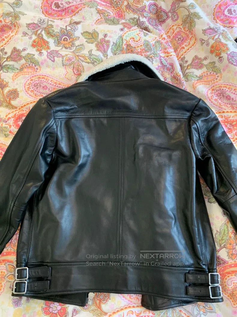 Valentino Valentino The woman wears a leather coat Size S / US 4 / IT 40 - 5 Thumbnail