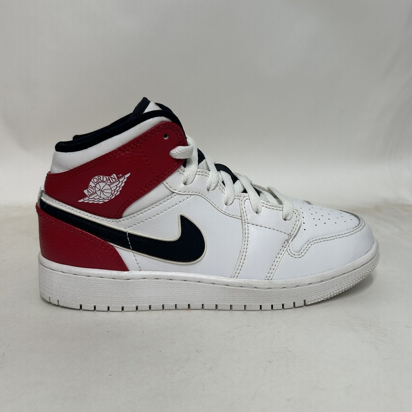 Nike Nike Air Jordan 1 Mid Retro GS “Chicago/White Red” 2024 Size US 6.5 / IT 36.5 - 4 Thumbnail