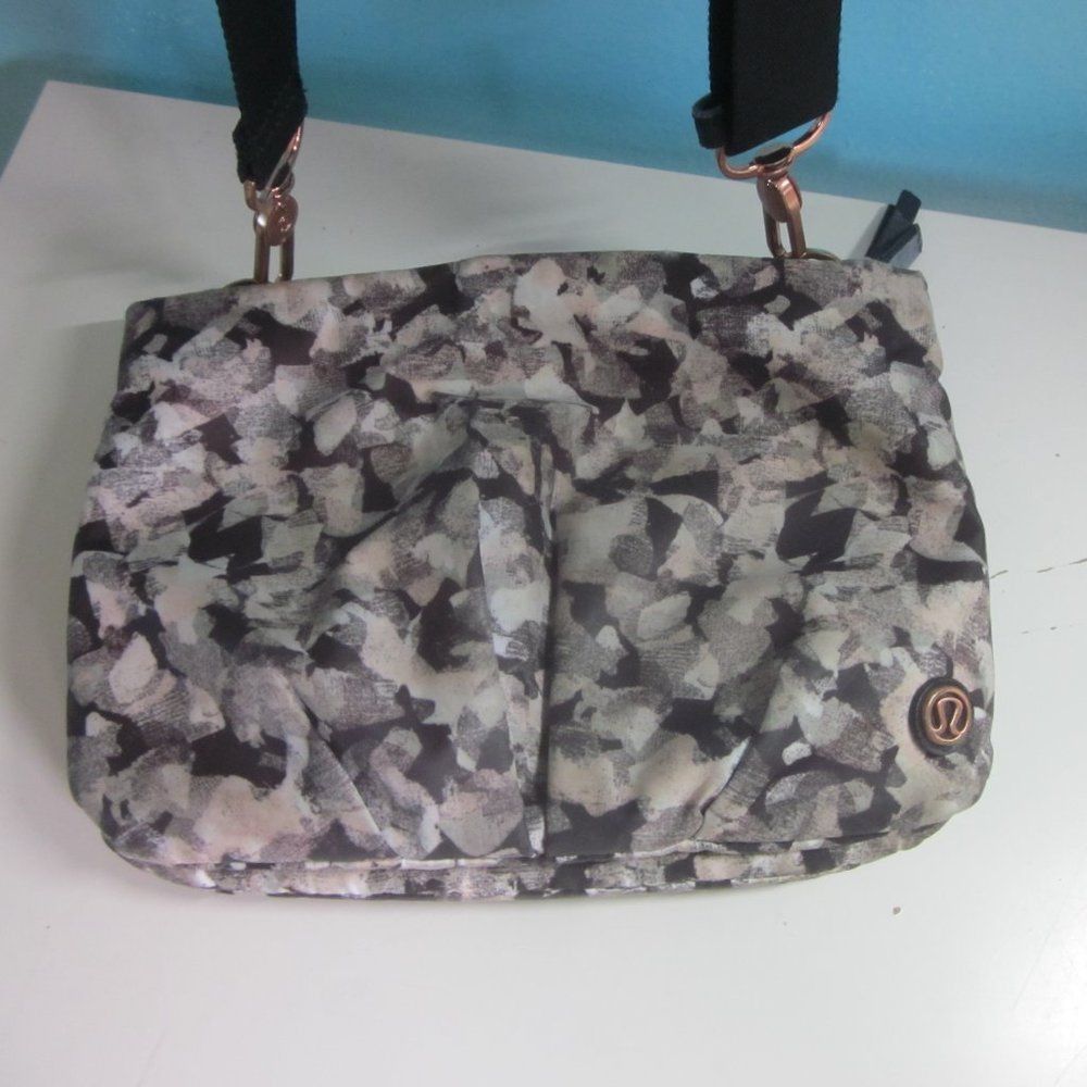 Lululemon Lululemon Hip to be Free Crossbody Bag Removable Strap "Myst Size ONE SIZE - 6 Thumbnail
