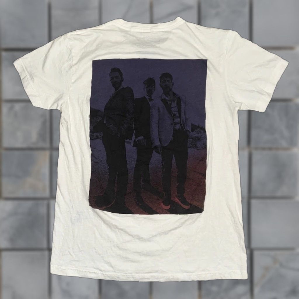 Vintage VINTAGE Jonas Brothers Band Tee 2000s White Graphic T-Shirt Men’s Medium 19x26 Size US M / EU 48-50 / 2 - 1 Thumbnail