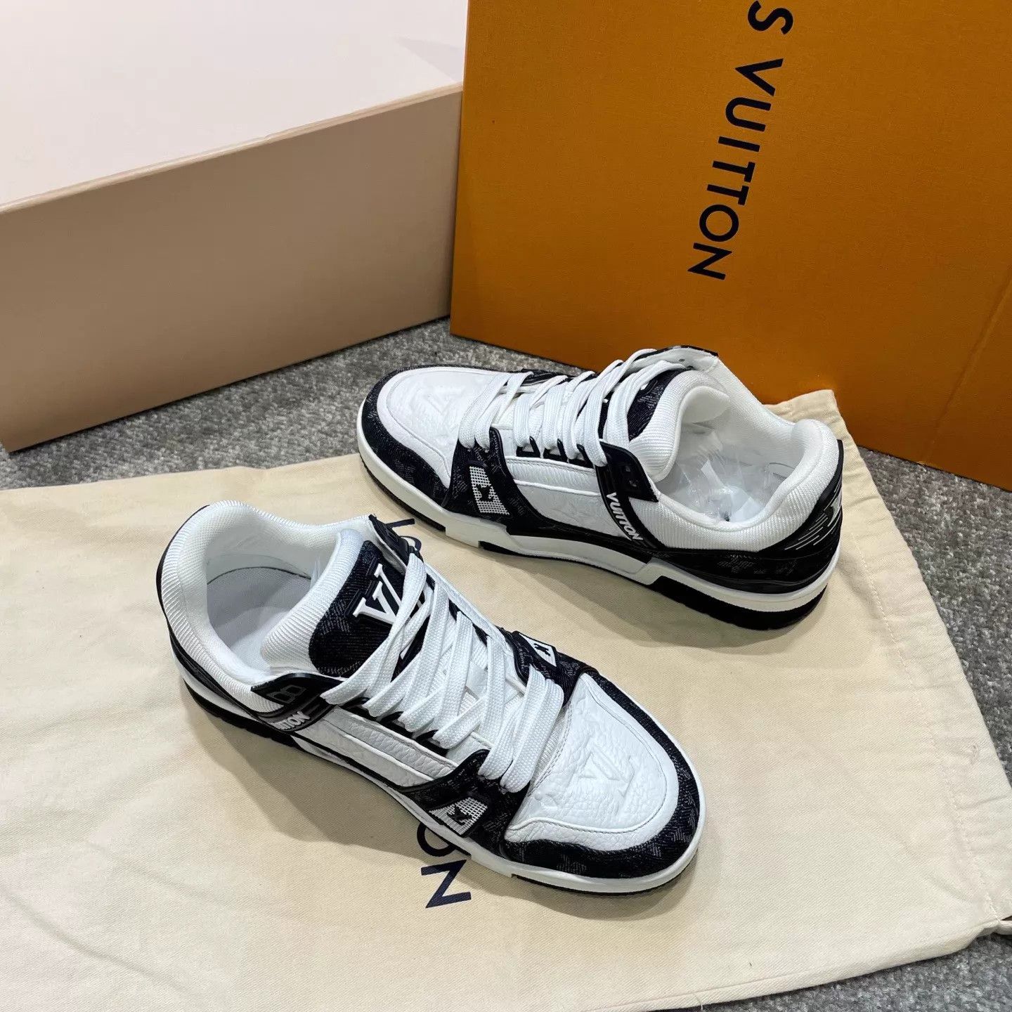 Louis Vuitton LV Panda Embossed Black/White Trainer EUR 37 Size US 6.5 / IT 36.5 - 3 Thumbnail