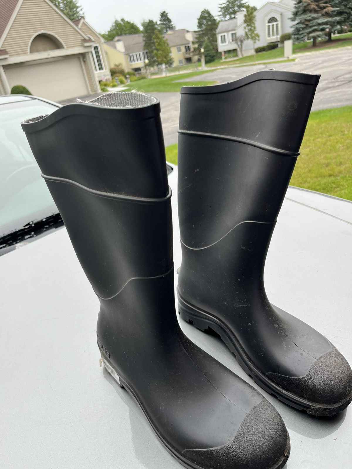Vintage Black Puddle Boots (M10W12) Size US XL / EU 56 / 4 - 1 Thumbnail