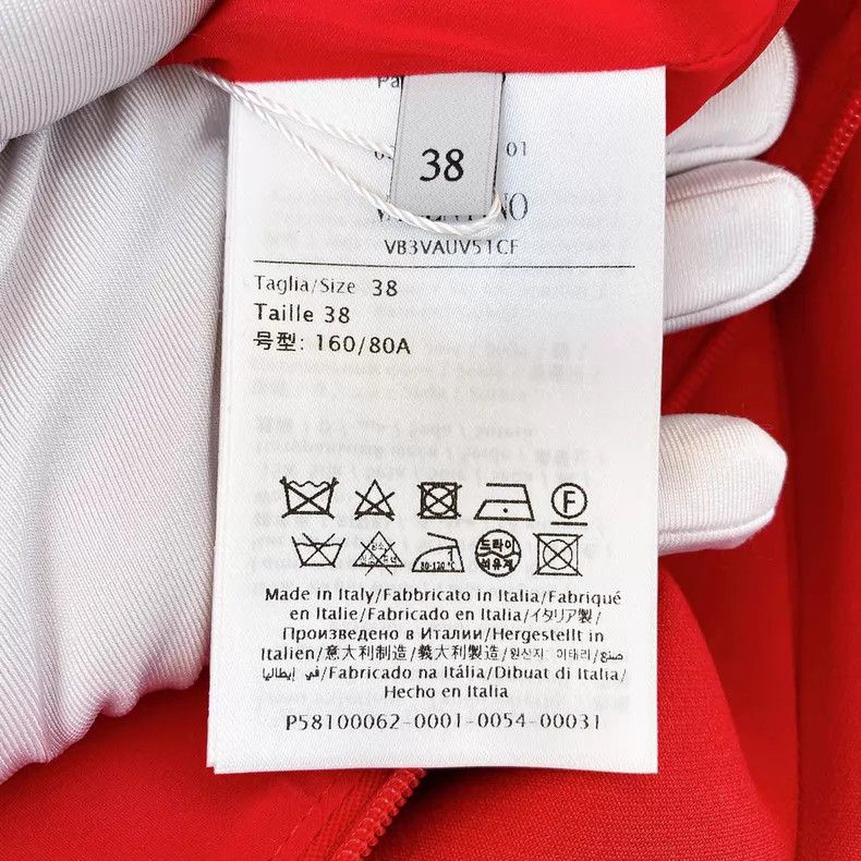 Valentino Valentino Red heavy work dress Size XS / US 0-2 / IT 36-38 - 8 Thumbnail