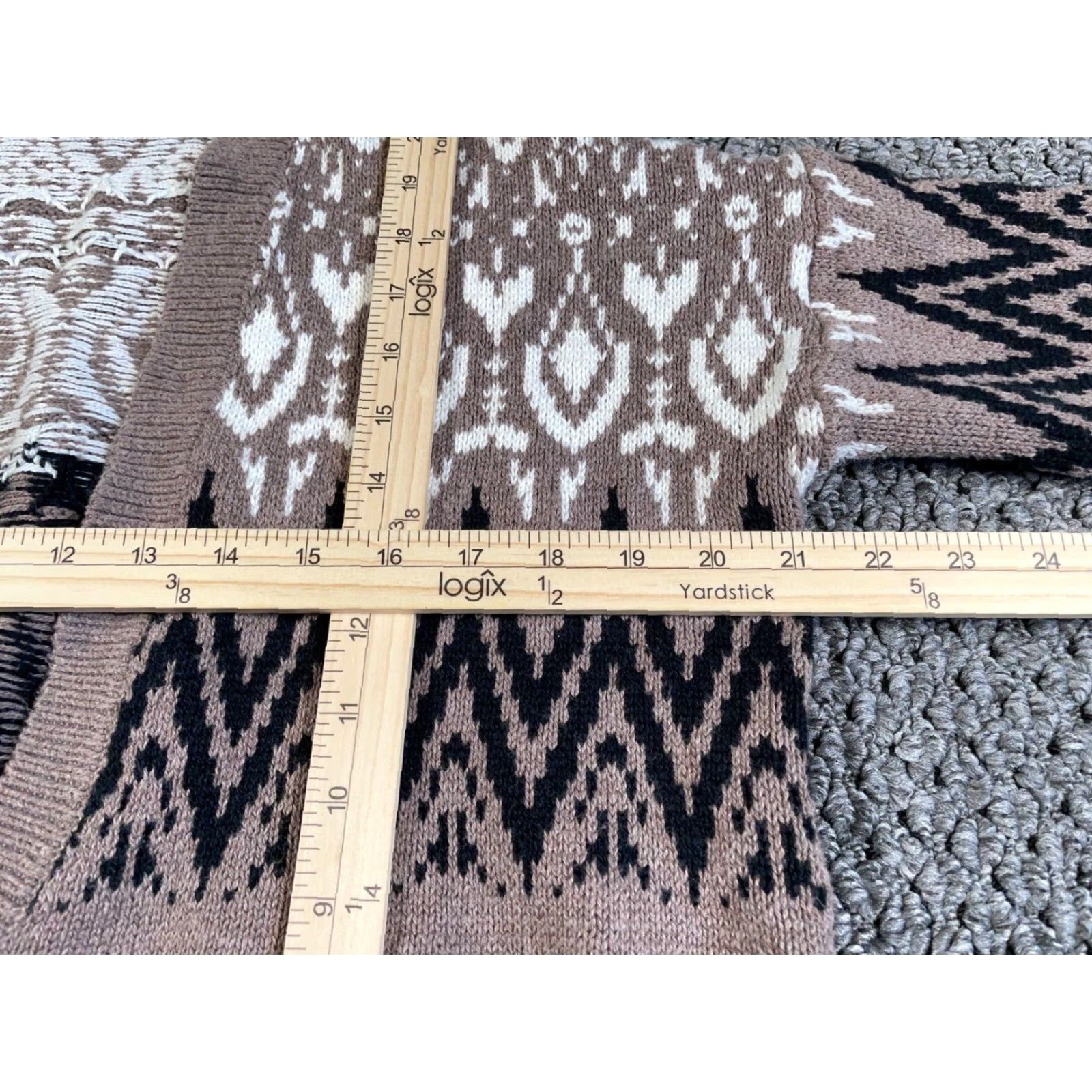 Old Navy Retro Ski Style Cardigan Women's Medium Brown Black Geometric Pattern Sweater Size M / US 6-8 / IT 42-44 - 5 Thumbnail