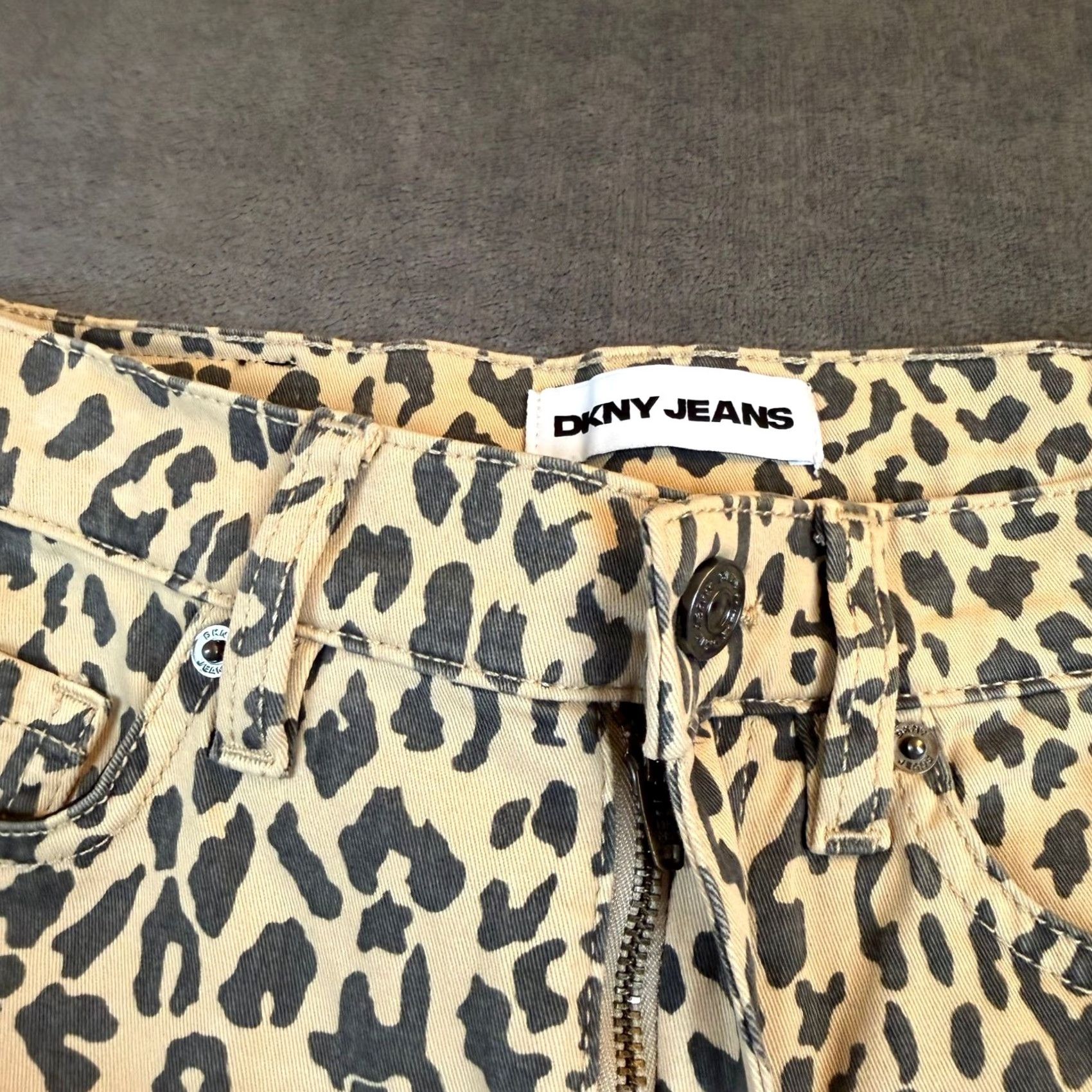 DKNY DKNY Jeans Leopard Print High Rise Flare Pants Tan Black Womens size 26 NWT Size 26" / US 2 / IT 38 - 7 Thumbnail