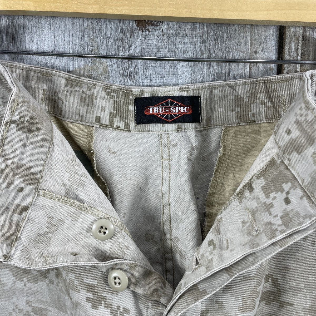 Vintage Vintage Camo Military Distressed Double Knee Cargo Pants Size US 35 - 12 Thumbnail