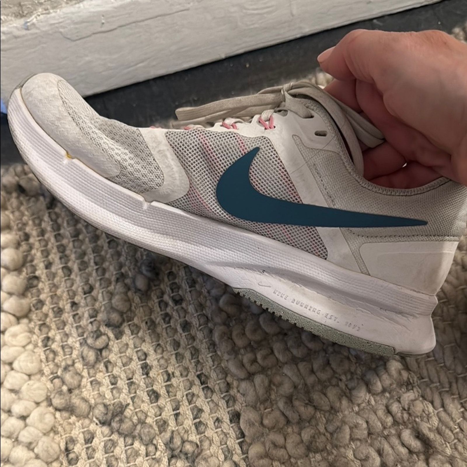 Nike NWT Nike Women's White and Blue Sneakers Size 9 Size US 9 / IT 39 - 10 Thumbnail