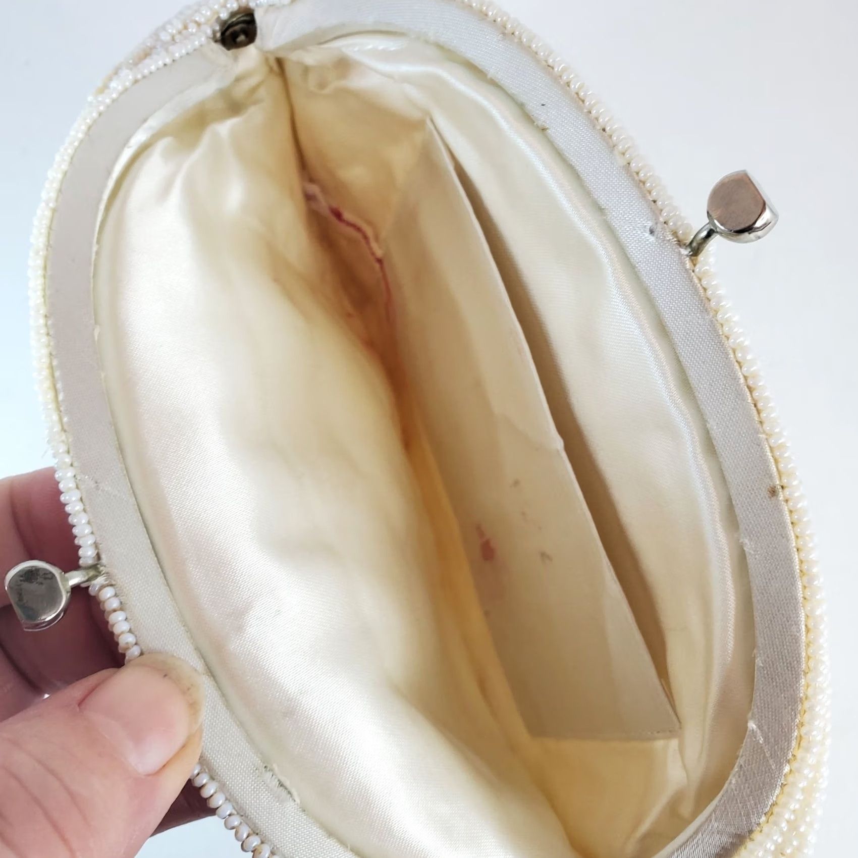 Vintage VINTAGE Ivory Seed Bead Clutch 1950s Eveningwear Woman 8"x5" Fleur De Lis Beaded Japan Womens Clutch Size ONE SIZE - 7 Thumbnail