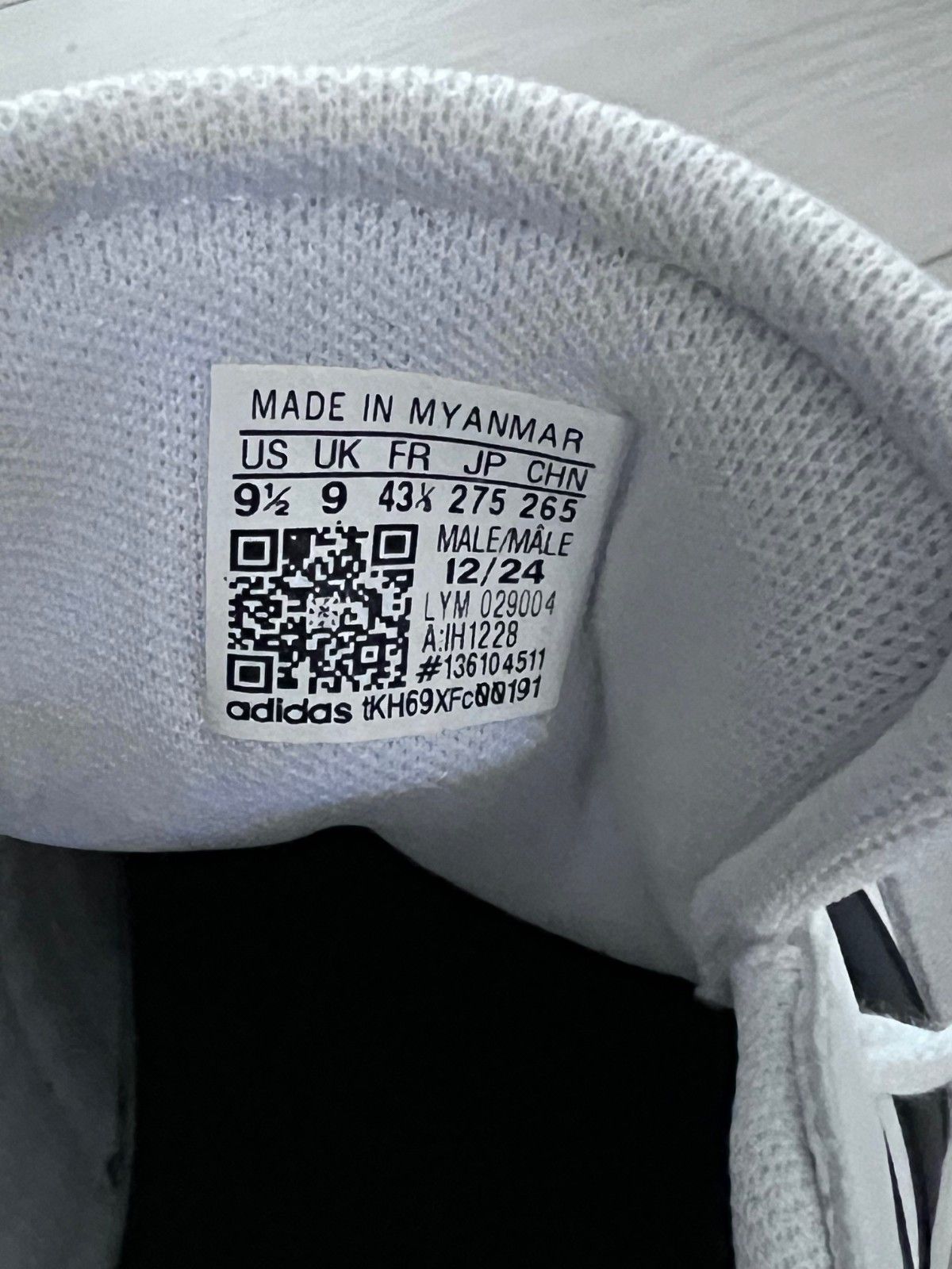 Adidas Adidas IH1228 Barreda Tennis Sneakers White / Navy ( 9.5 ) Size US 9.5 / EU 42-43 - 5 Thumbnail