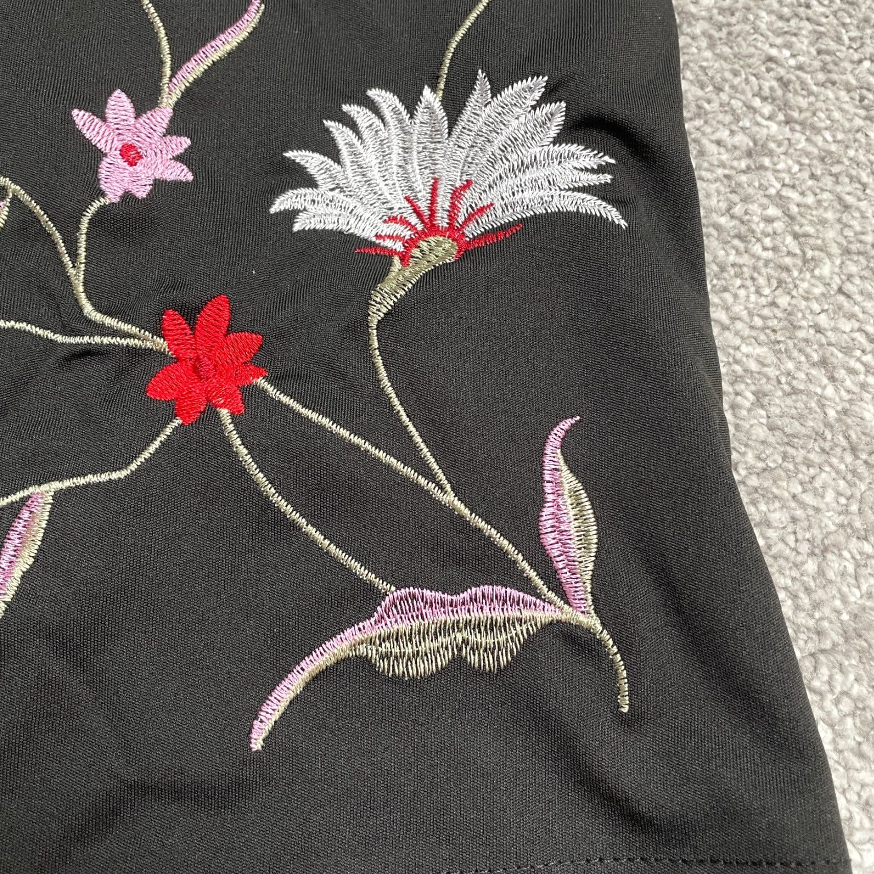 Shein Shein Skirt Womens Medium Black Floral Embroidered Short Mini Full Zip 28x16.5 Size 32" / US 10 / IT 46 - 4 Thumbnail