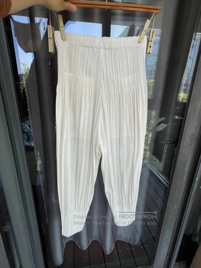 Issey Miyake Issey Miyake Versatile Puff Pants, Pure White Size 25" / US 0 / IT 36 - 1 Thumbnail