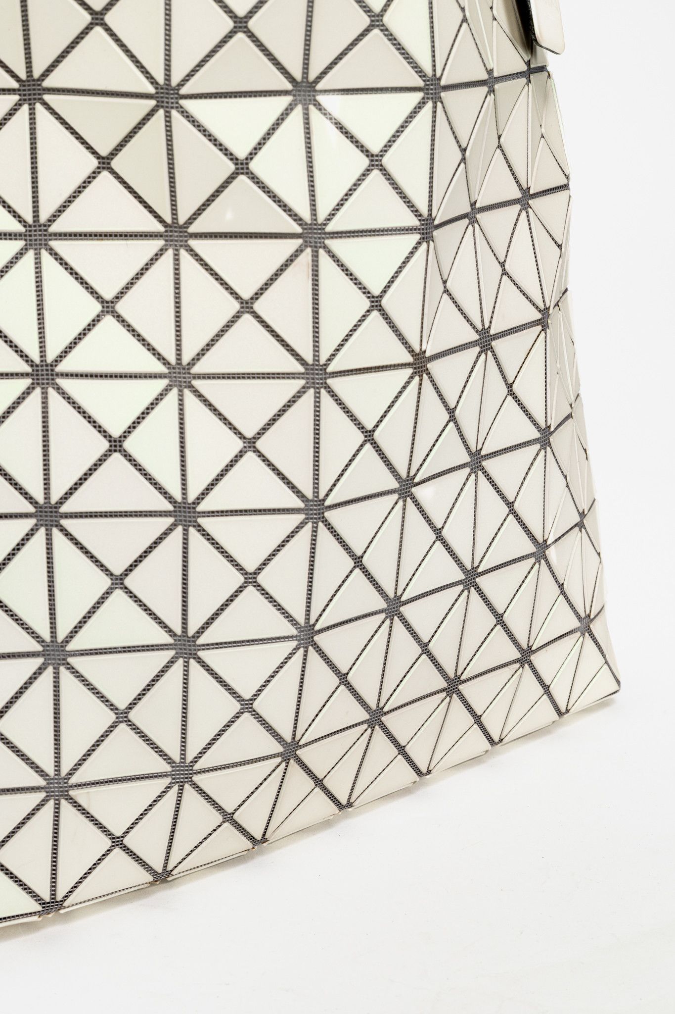 Issey Miyake Bao Bao Bao Bao Issey Miyake White Iridescent Geometric Tote Size ONE SIZE - 9 Thumbnail