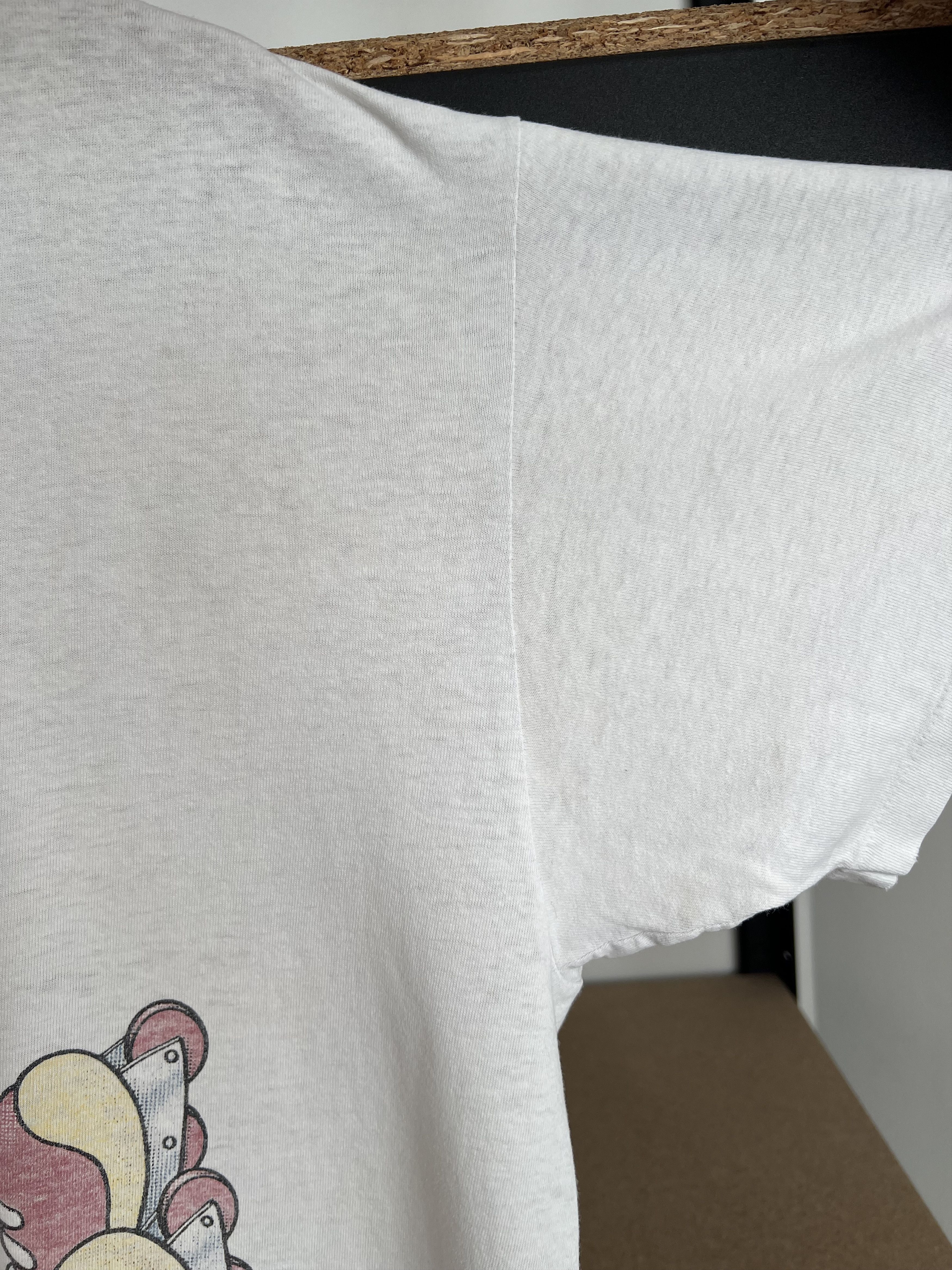 Cartoon Network Vintage 1995 Wile E. Coyote Warner Bros Thrashed T-shirt Size US L / EU 52-54 / 3 - 15 Thumbnail