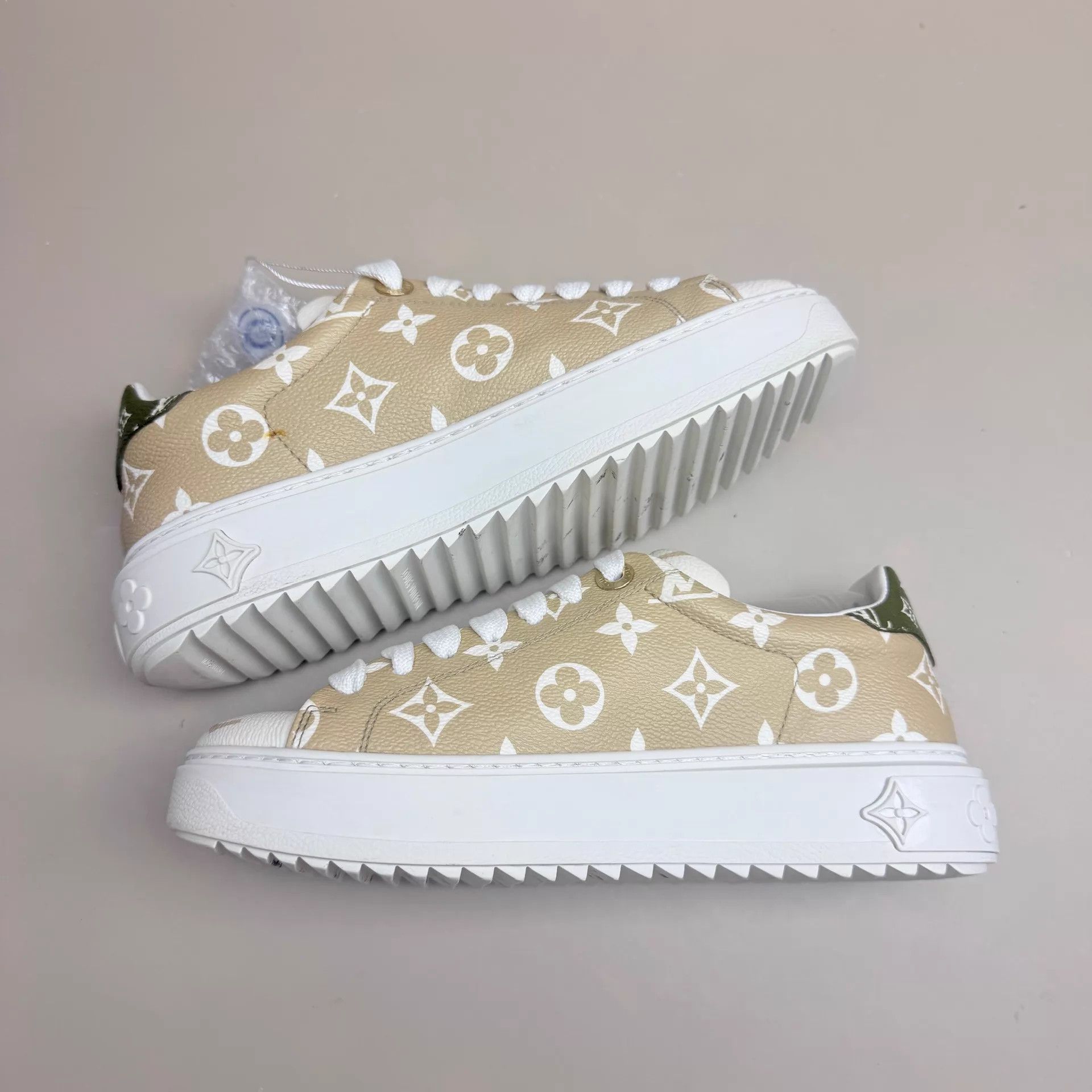 Louis Vuitton LV Time Out Cream Monogram Platform 35 EU 95 New Size US 4.5 / IT 34.5 - 5 Thumbnail