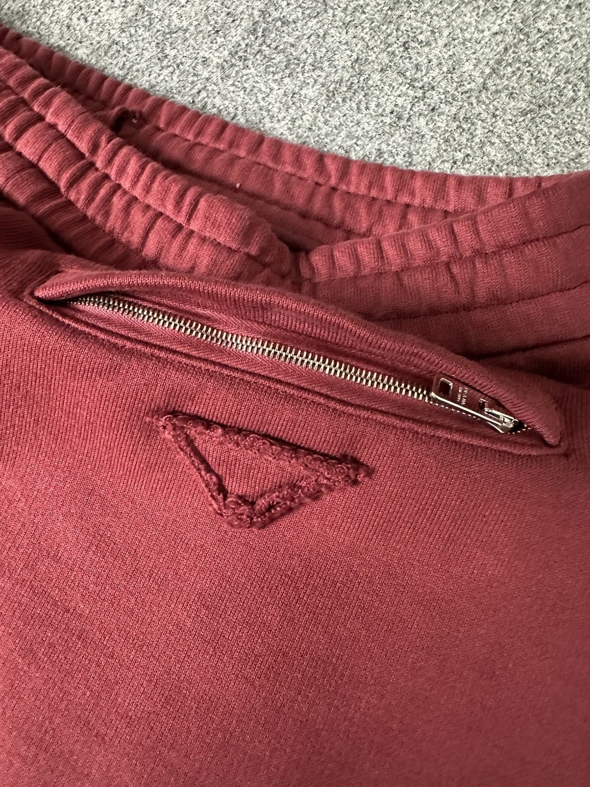 Prada Prada - S/S21 Burgundy Triangle Logo - Sweat Shorts Size US 32 / EU 48 - 7 Thumbnail