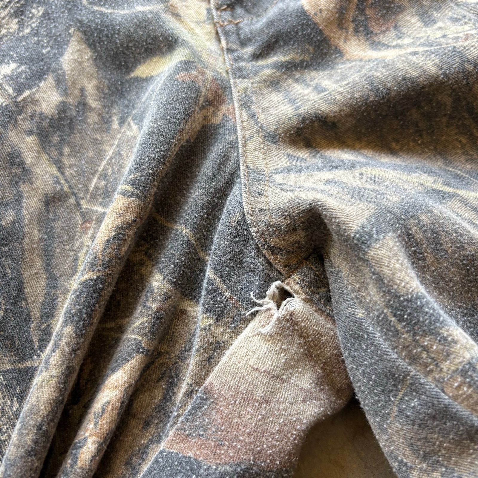 Mossy Oaks × Vintage Vintage 90s Mossy Oaks Distressed Faded Camo Pants Size US 38 / EU 54 - 4 Thumbnail