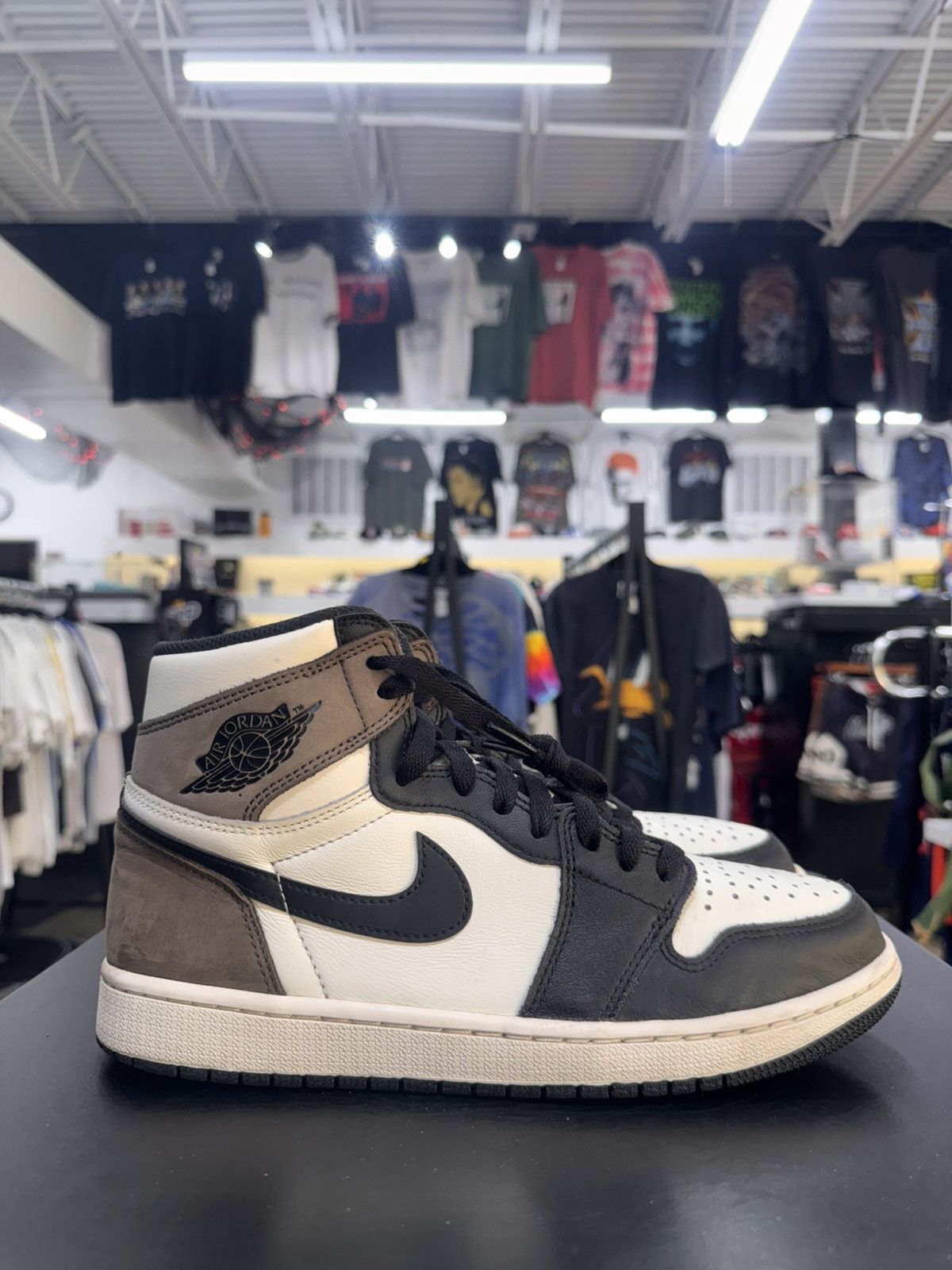 Jordan Brand Air Jordan 1 Dark Mocha Size 9 (2020) Size US 9 / EU 42 - 6 Thumbnail
