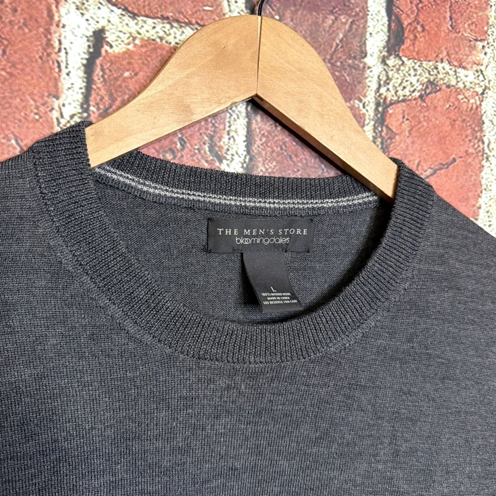 Bloomingdale's The Men's Store Sweater Long Sleeve Wool Gray L Adult Mens Pullover 100% Merino Wool Size US L / EU 52-54 / 3 - 2 Thumbnail