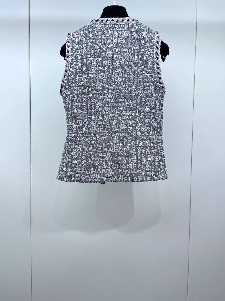 Chanel Chanel 24C color beaded letter cowboy vest 2504-Nextarrow Size XXS / US 00 / IT 34 - 2 Thumbnail