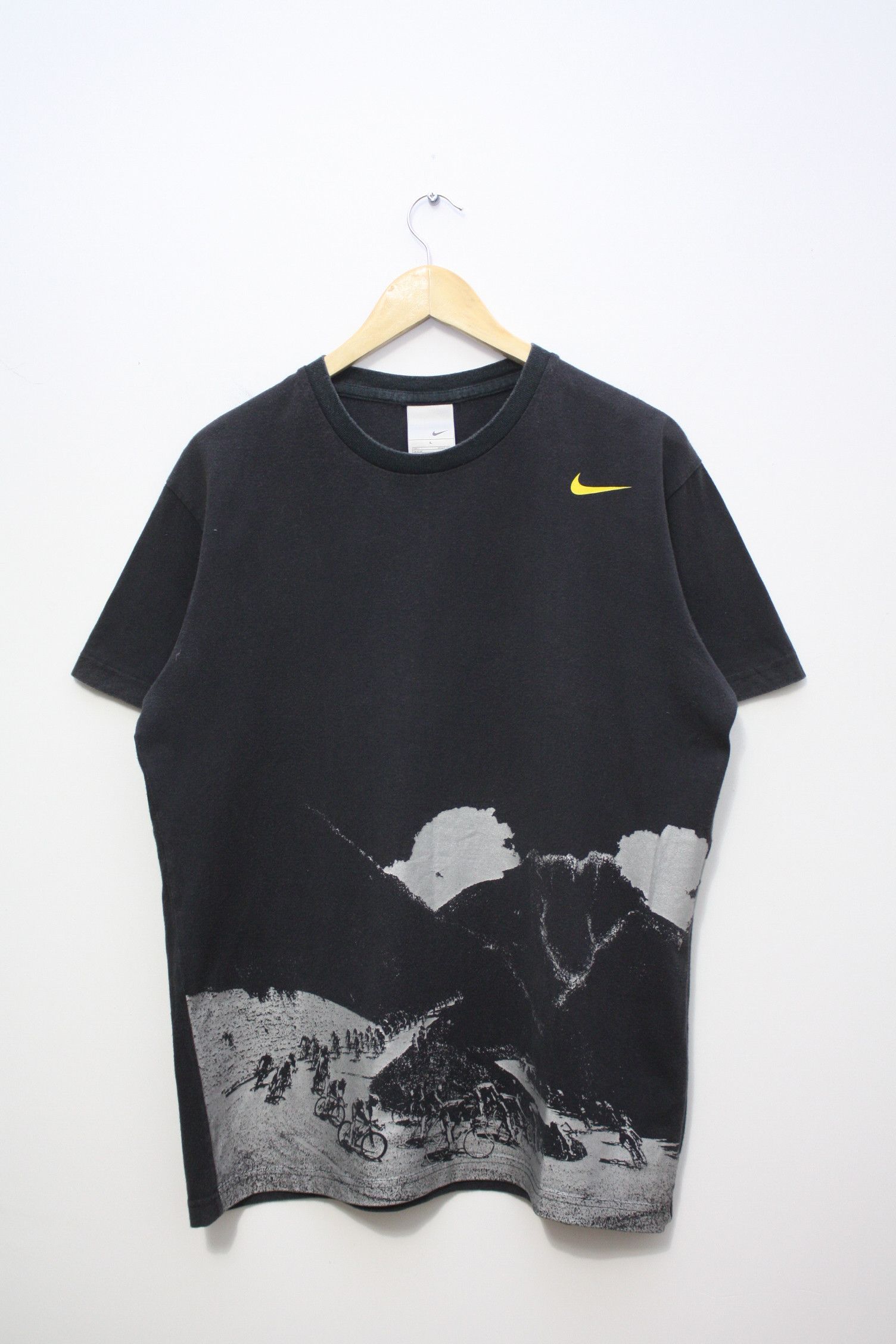 image of Nike Tour De France 2006 Etape 15 - Alpe D'huez T-Shirt L in Black, Men's (Size Large)
