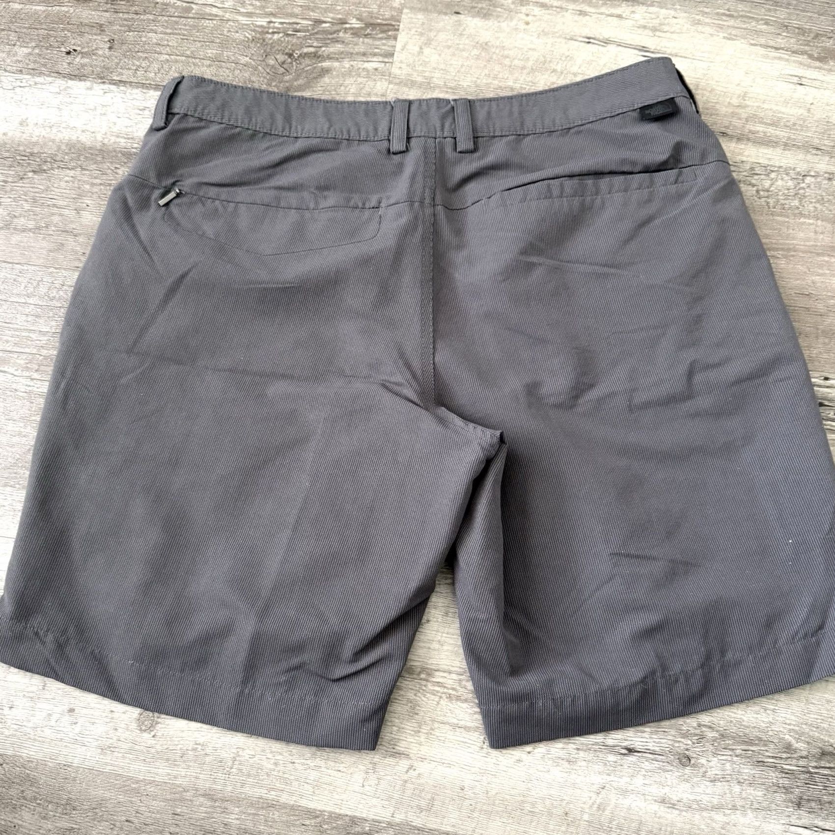 The North Face The North Face Shorts Mens 36 Gray Outdoor Hiking Lightweight Nylon Spandex Quick Dry 9in Inseam Chino Slash Pocket Regular Size US 36 / EU 52 - 3 Thumbnail