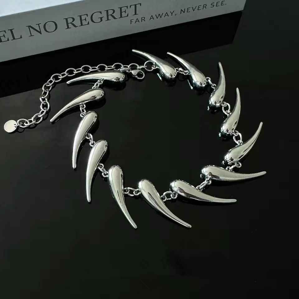 Vintage Metal Water Drop Thorn Pendants Necklaces Size ONE SIZE - 3 Thumbnail