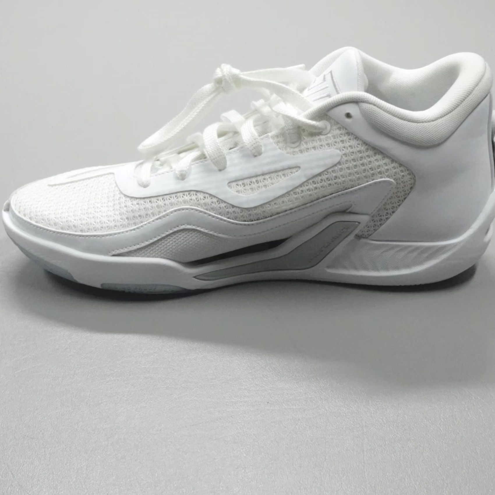Jordan Brand Jordan Nike Jayson Tatum 1 TB Triple White Fog Grey Gray Size 9.5 FB2863 100 Size US 9 / EU 42 - 7 Thumbnail