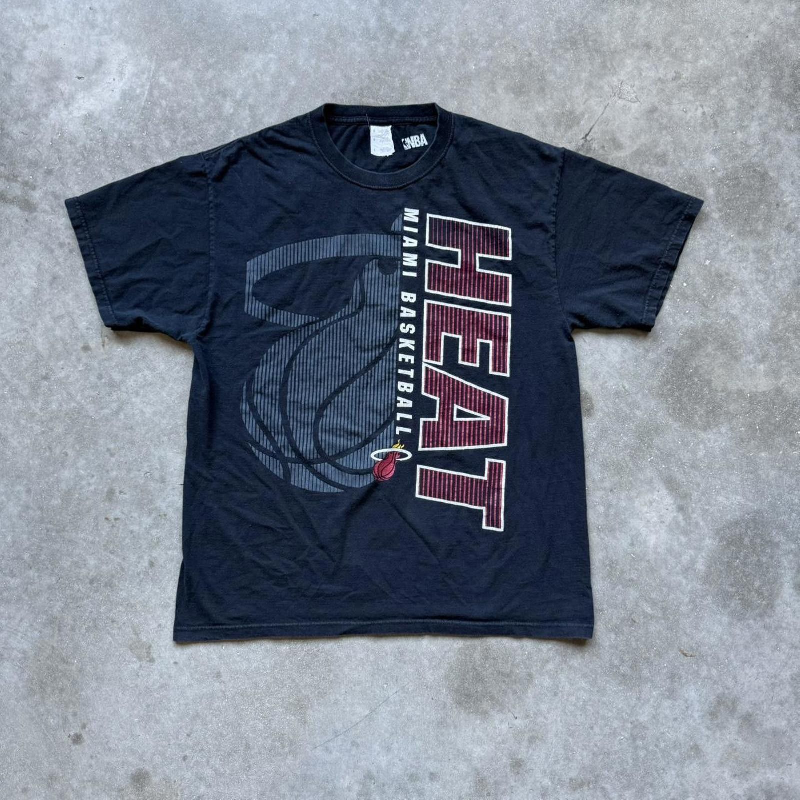 NBA NBA Basketball Miami Heat Sports Faded Graphic T-shirt Size US L / EU 52-54 / 3 - 1 Thumbnail