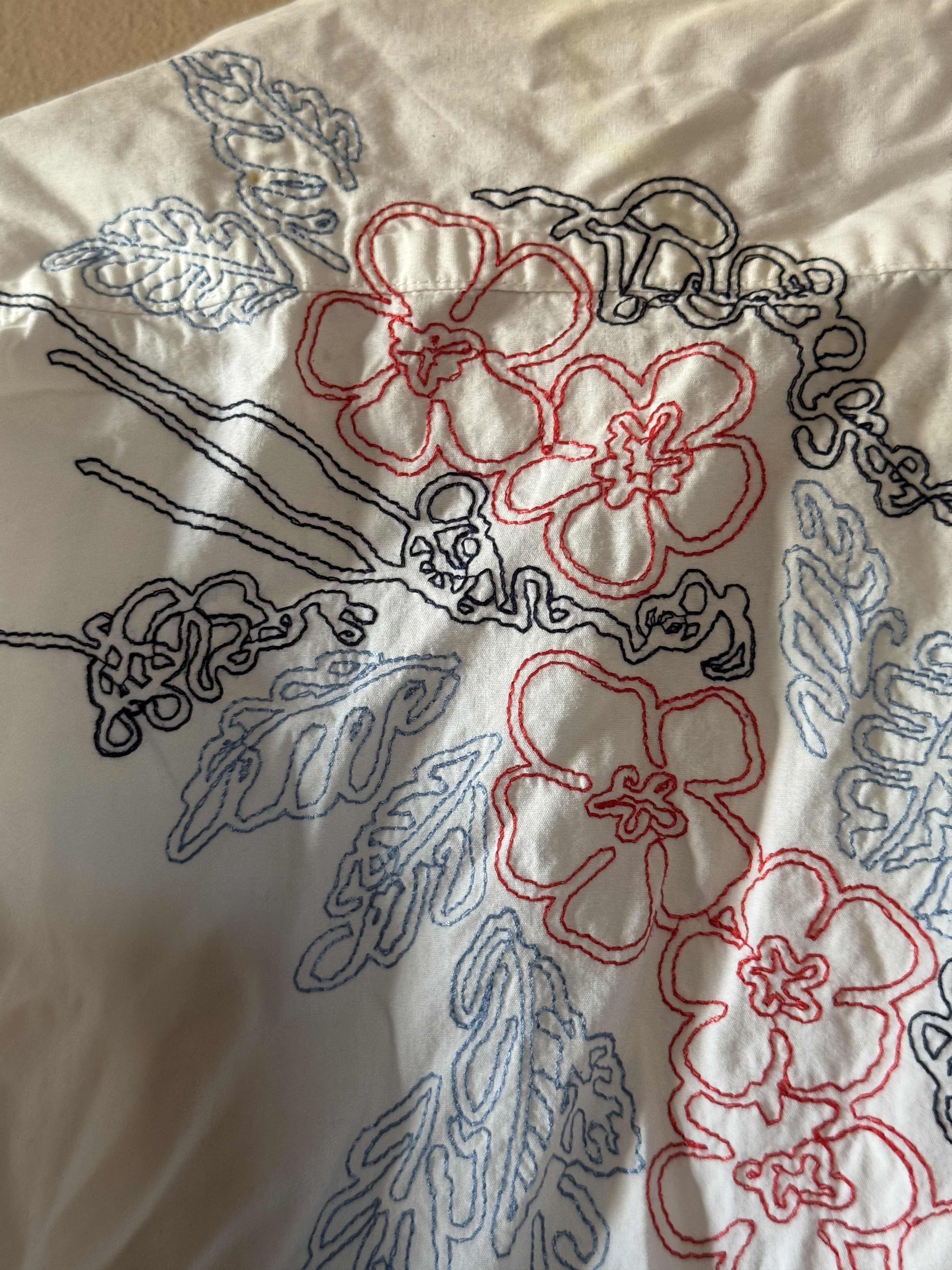 Express White shirt with floral back embroidery Size US S / EU 44-46 / 1 - 4 Thumbnail