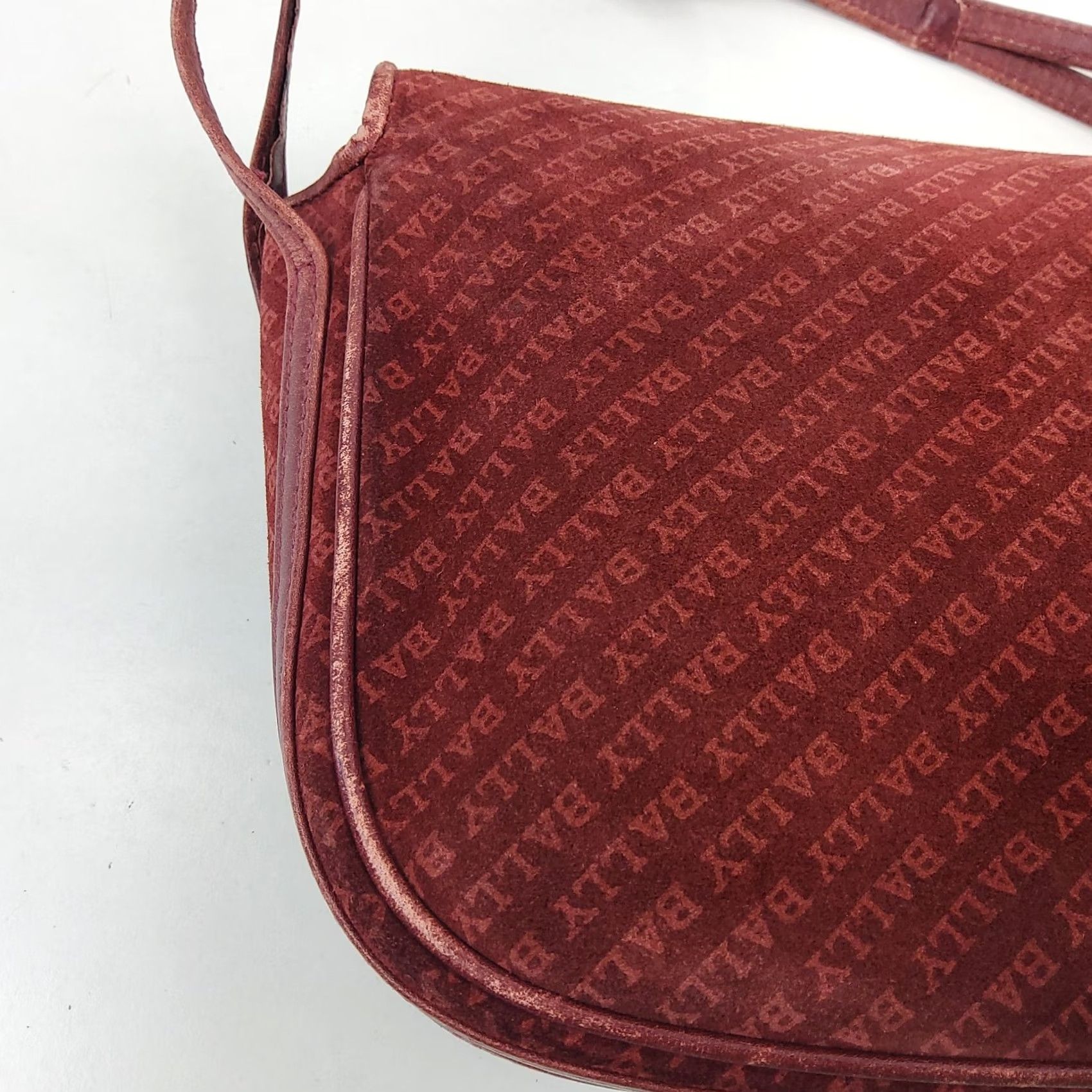 Bally VINTAGE Bally Signature Suede Shoulder Handbag Purse Bordeaux Women Small Bag Size ONE SIZE - 7 Thumbnail