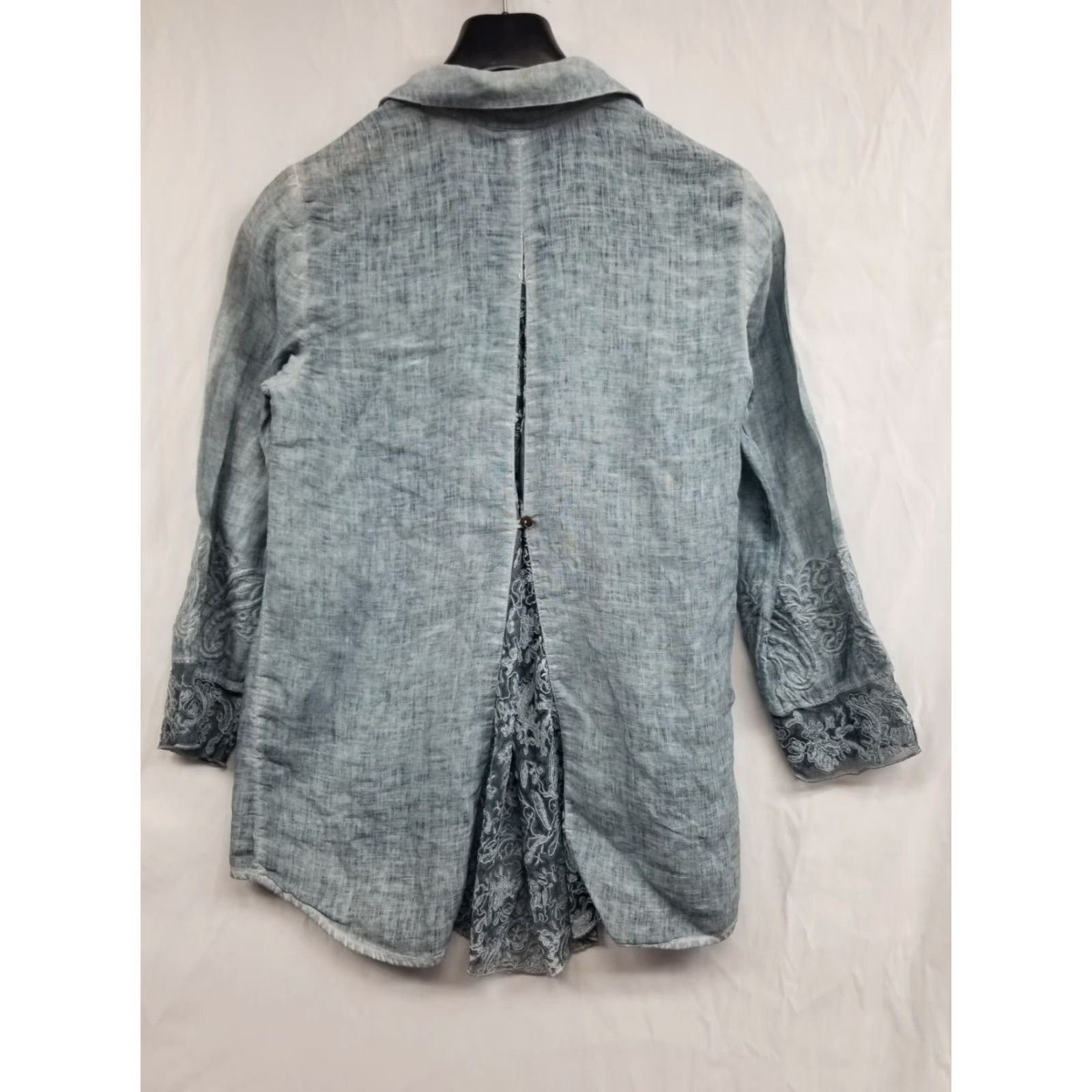 Vintage Chicos Button-Up Blouse 0 Small Linen Blue Lightweight Easter Back Detail Women Womens Size XS / US 0-2 / IT 36-38 - 2 Thumbnail