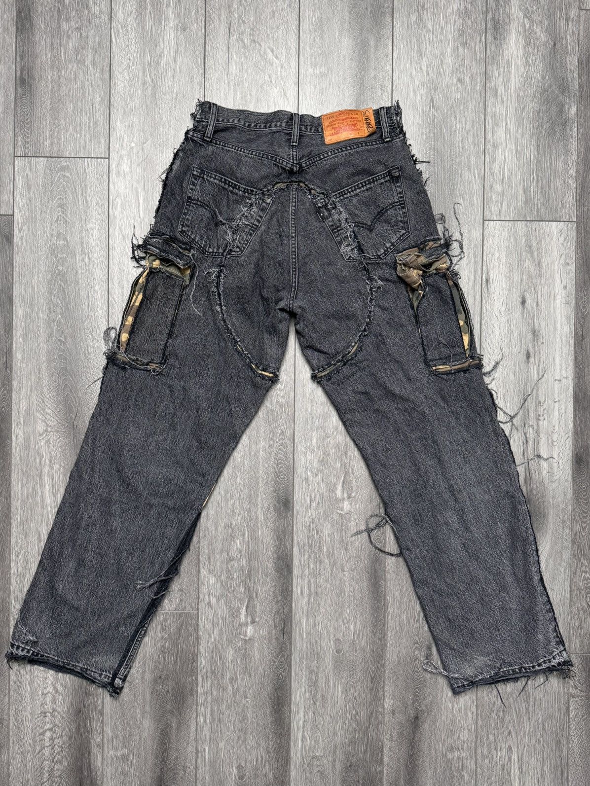 Levi's × Vetements SS19 Vetements x Levi’s Reconstructed Denim Cargo Pants Size US 32 / EU 48 - 2 Thumbnail