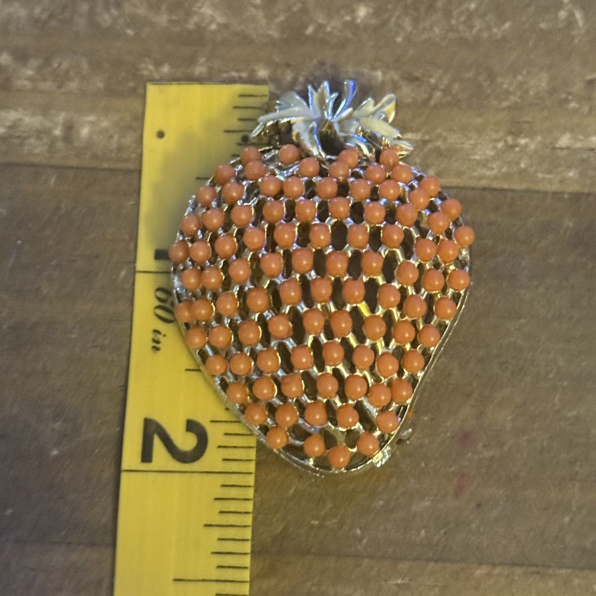 Vintage Vintage gold tone coral cabochon stones strawberry brooch Size ONE SIZE - 4 Thumbnail