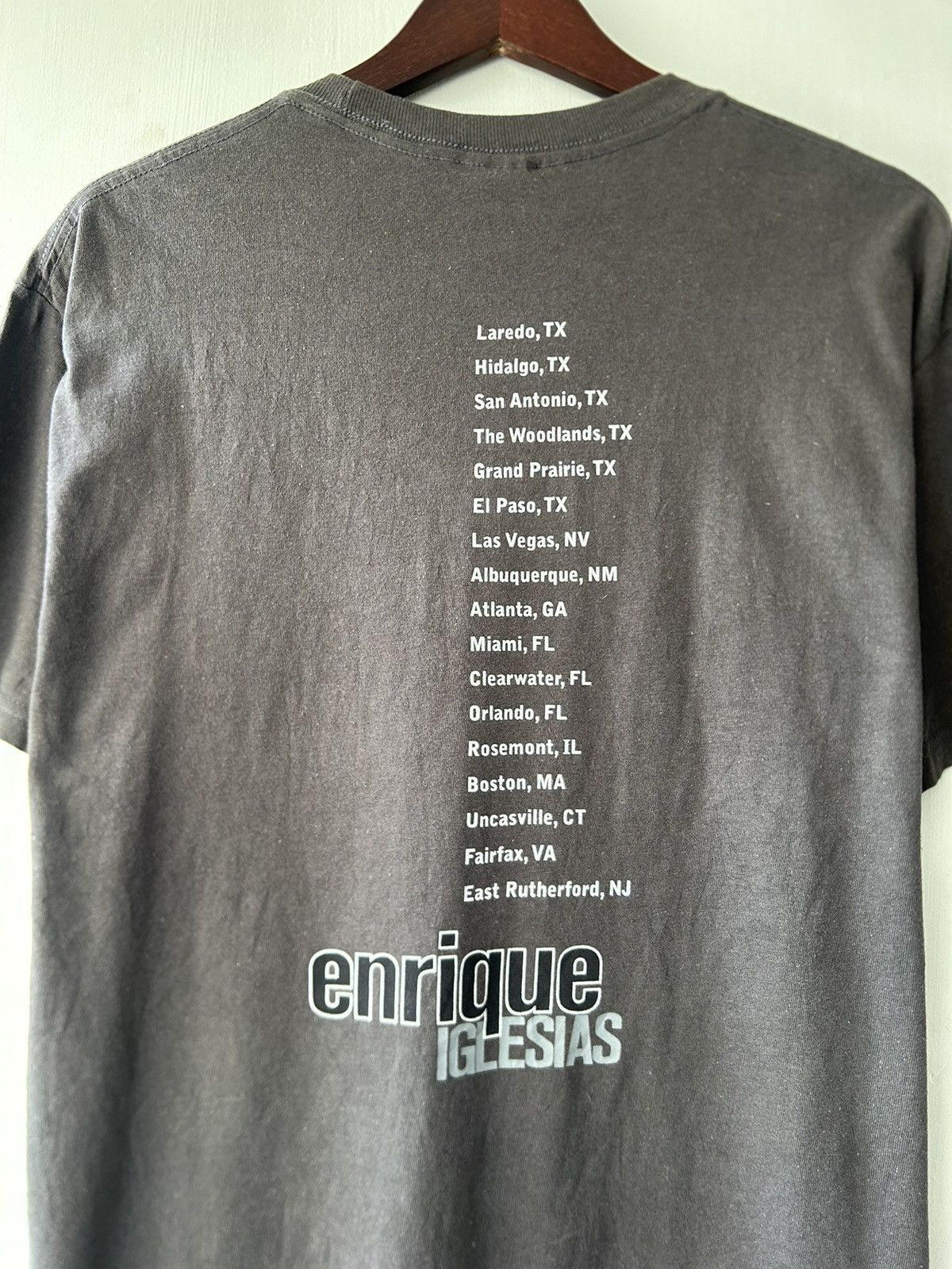 Band Tees Vintage 2000s Enrique Iglesias Tour Tee Size US M / EU 48-50 / 2 - 4 Thumbnail