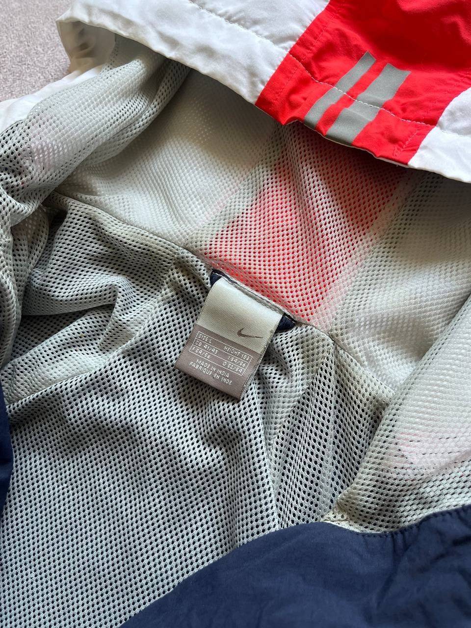 Nike Vintage Nike Swoosh Nylon Jacket Y2K L Size US L / EU 52-54 / 3 - 6 Thumbnail