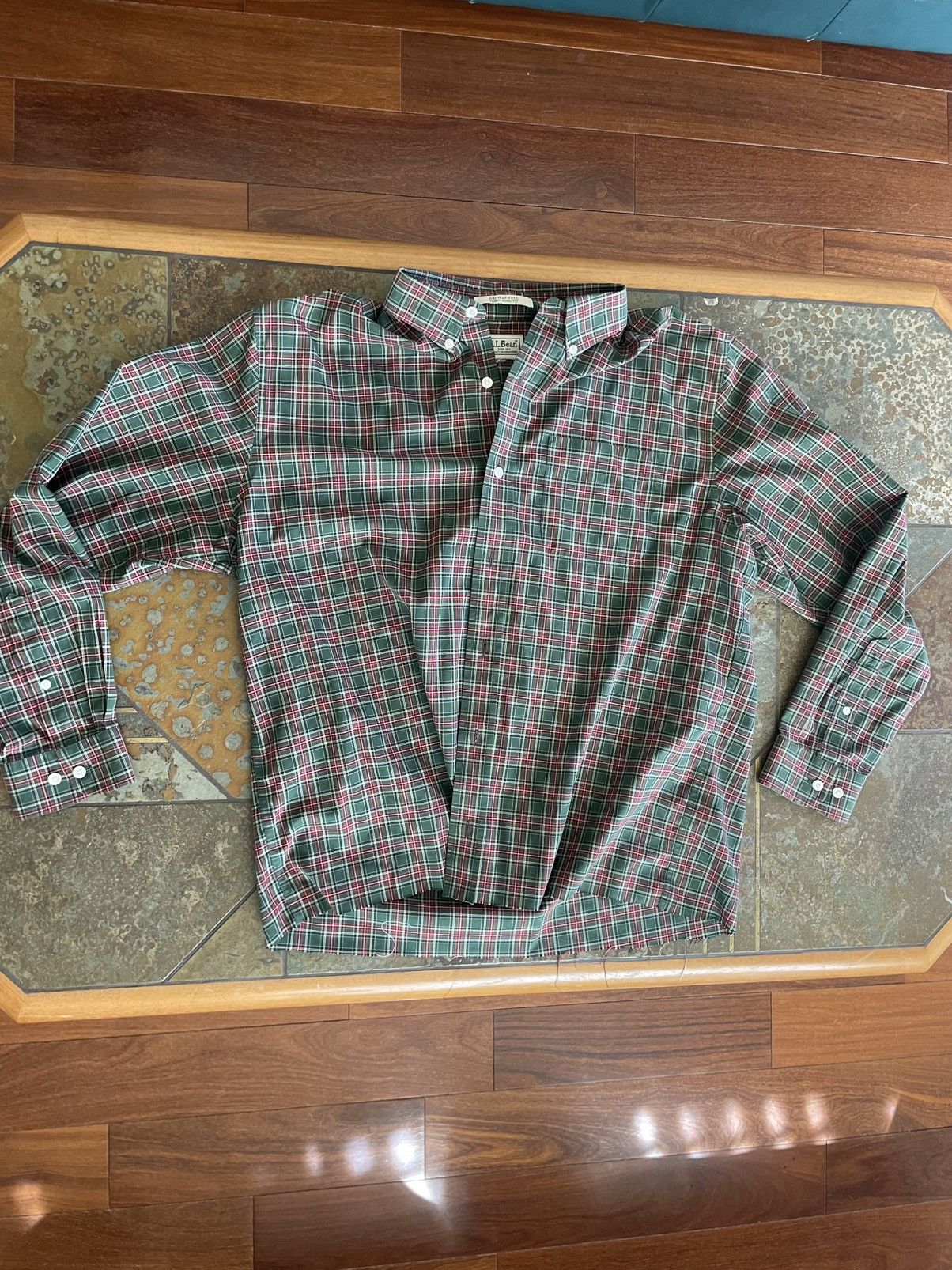 L.L. Bean Green and Red LL Bean button up Size US M / EU 48-50 / 2 - 1 Thumbnail
