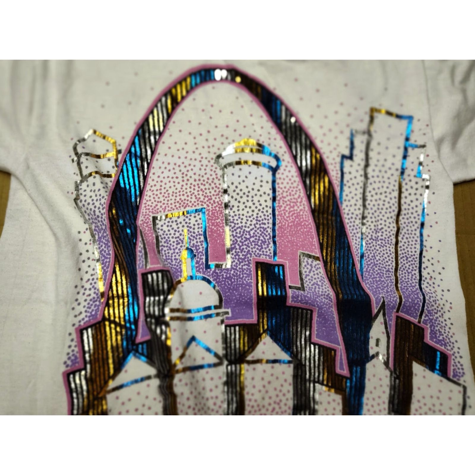 Vintage VINTAGE Michou Graphic T-Shirt St Louis Arch Short Sleeve Crew Neck White Adult Small 90s Mens Size US S / EU 44-46 / 1 - 4 Thumbnail