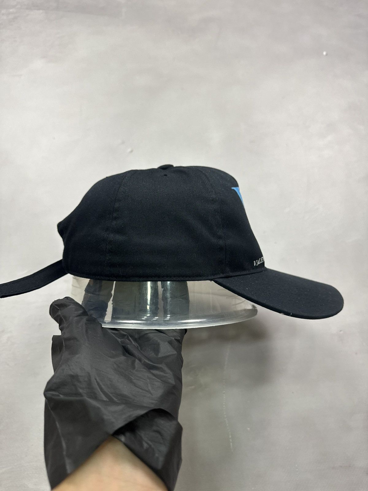 Undercover × Valentino Ss20 Undercover x Valentino V Face Hat(Black/OS) Size ONE SIZE - 4 Thumbnail