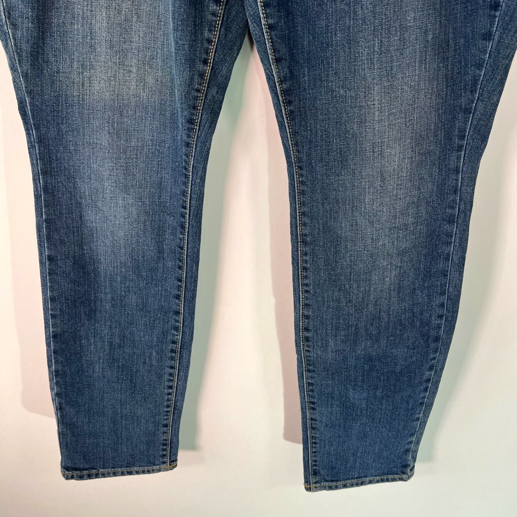 Old Navy Old Navy Womens Regular Mid Rise Stretch Blue Skinny Denim Jeans Size 14 - 5-Pocket, Button Closure, 32in Inseam, Regular Fit, Blue Denim Jeans Size 36" / US 14 / IT 50 - 5 Thumbnail