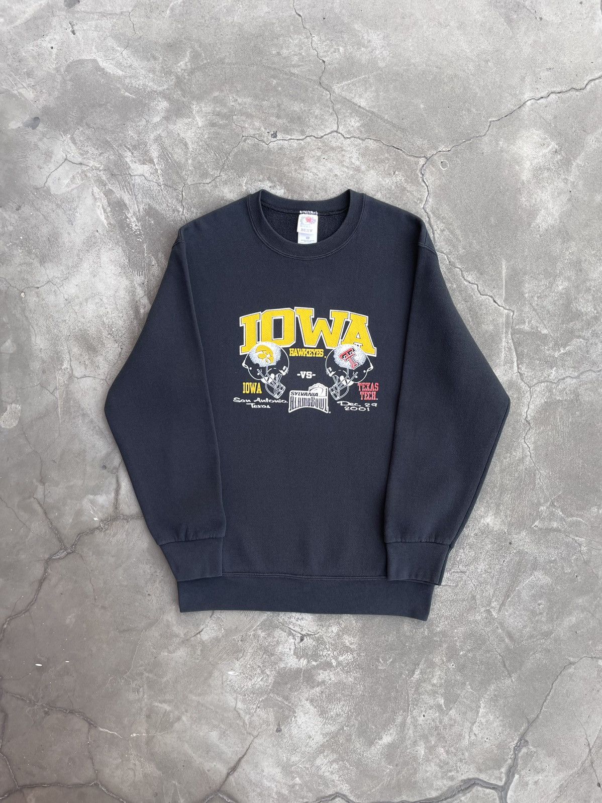 Vintage 2001 Iowa -vs- Texas Tech Sweatshirt Size US M / EU 48-50 / 2 - 1 Thumbnail