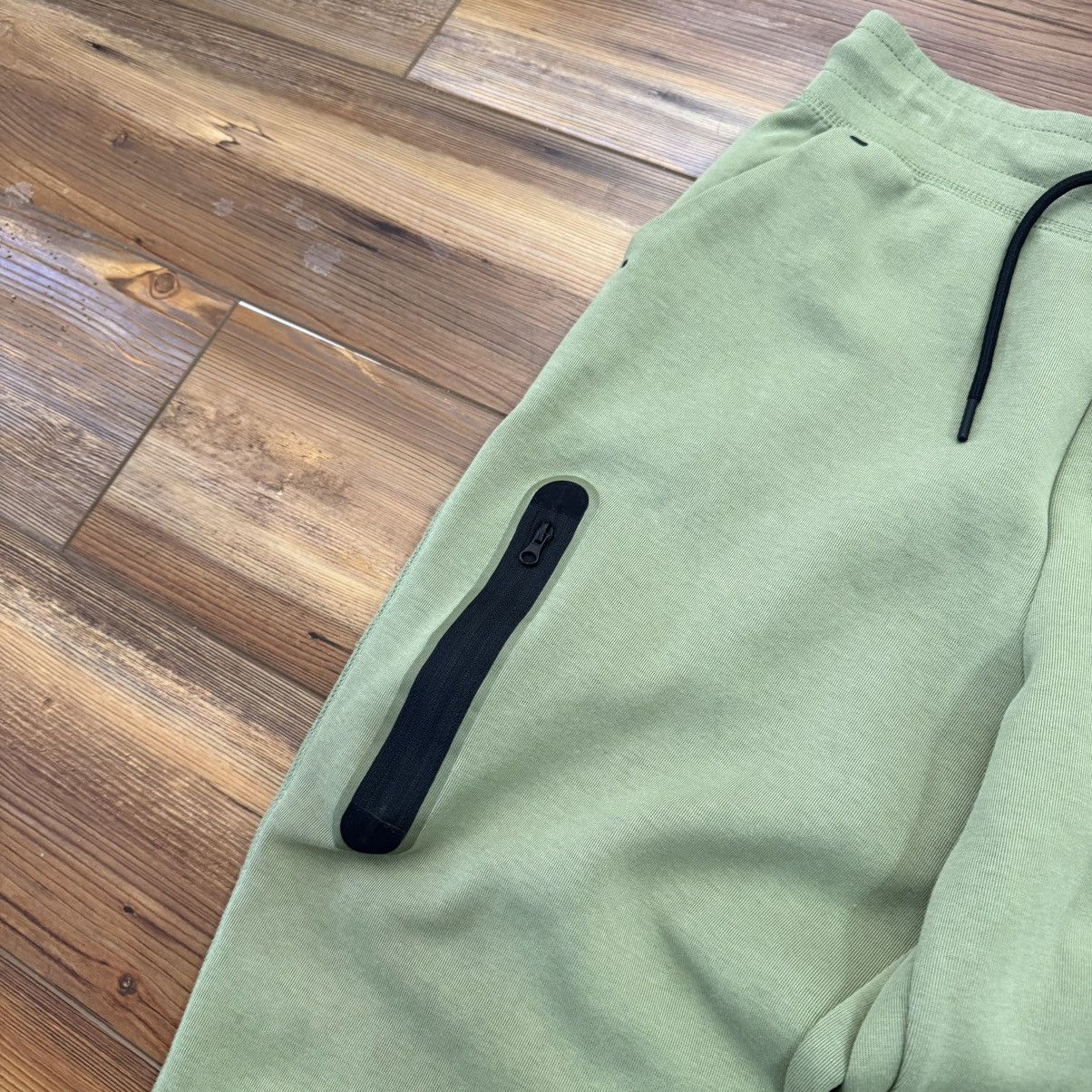 Nike Green Nike Tech Fleece Joggers Sweatpants Size US 28 / EU 44 - 4 Thumbnail