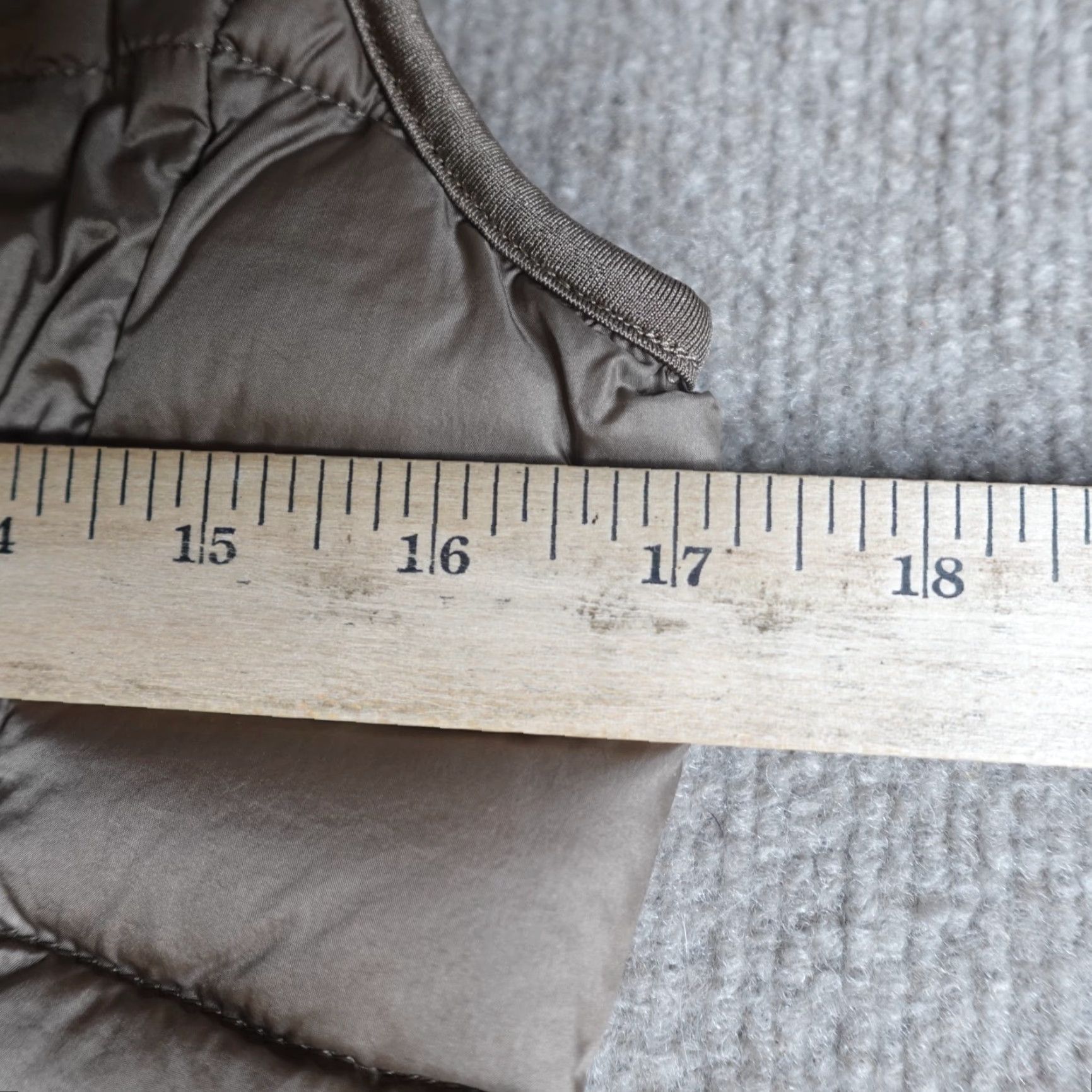 Uniqlo Uniqlo Puffer Vest Women S Beige Down Filled Polyester Short Zip Vest Womens S Beige Down Filled Puffer Jacket 2020s? Size S / US 4 / IT 40 - 6 Thumbnail