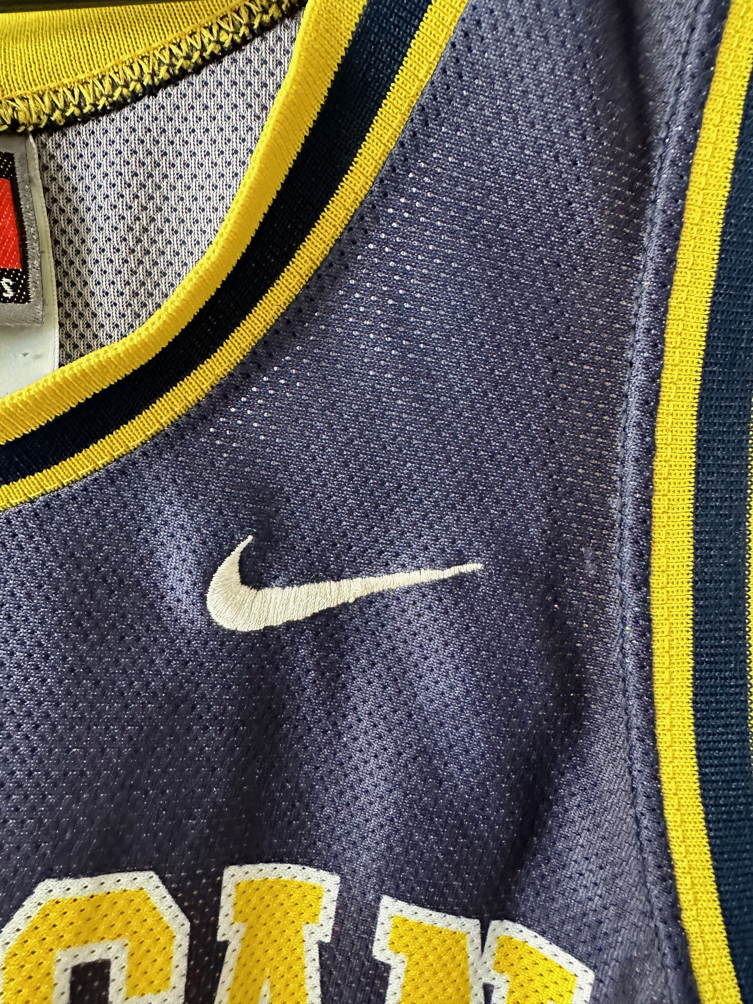 Nike Nike Michigan Wolverines vintage #23 Basketball jersey Size US XXL / EU 58 / 5 - 5 Thumbnail