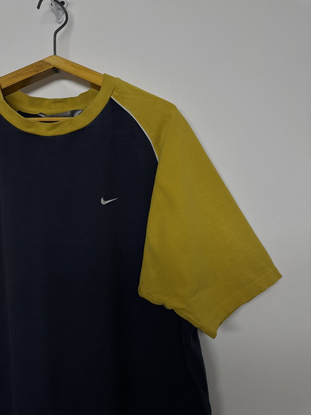 Nike Vintage Nike Swoosh T-Shirt 90’s Size US L / EU 52-54 / 3 - 5 Thumbnail