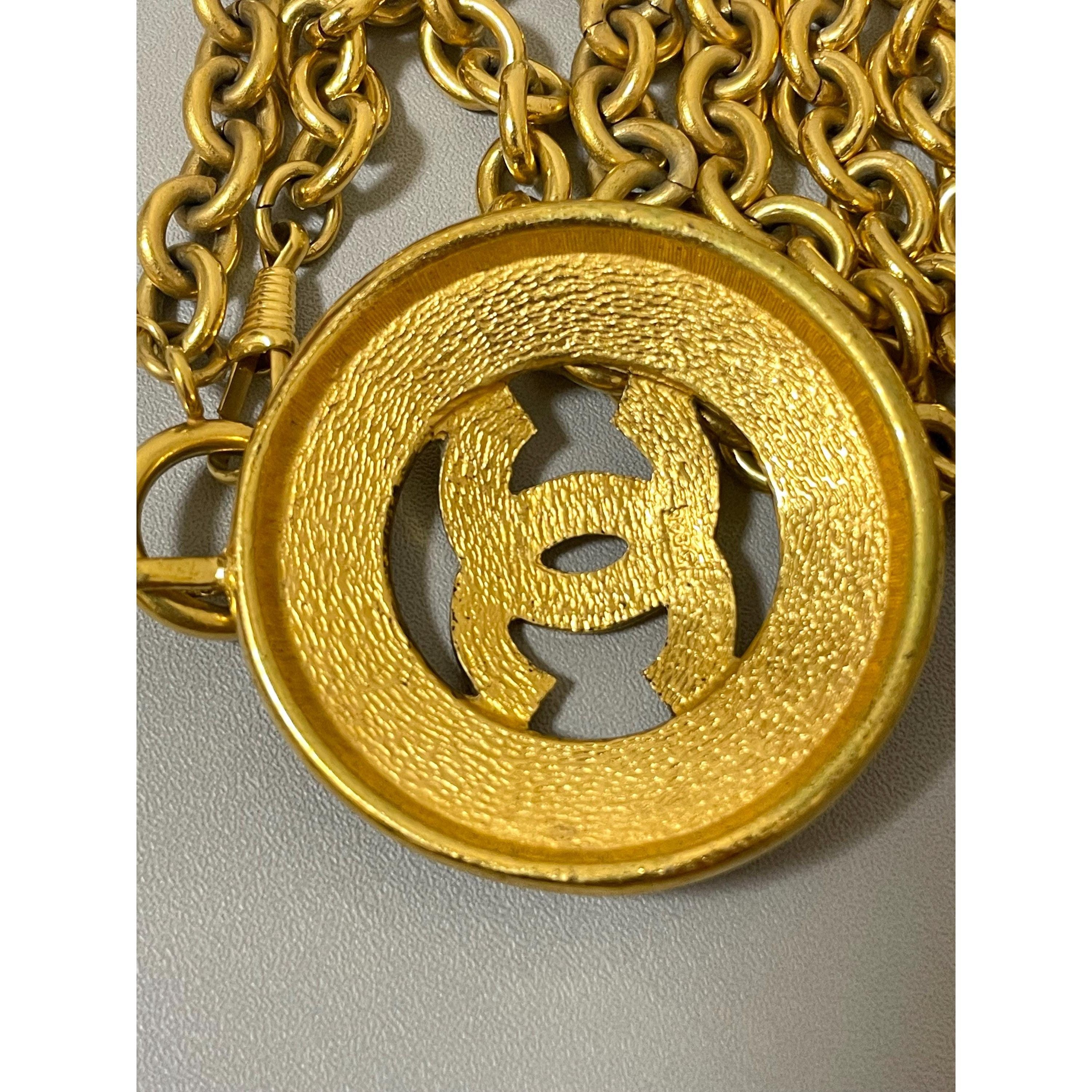 Chanel Vintage CHANEL long necklace with jumbo CC top. Size ONE SIZE - 8 Thumbnail
