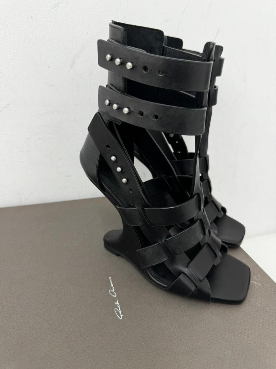 CANTILEVER 11 SPARTAN