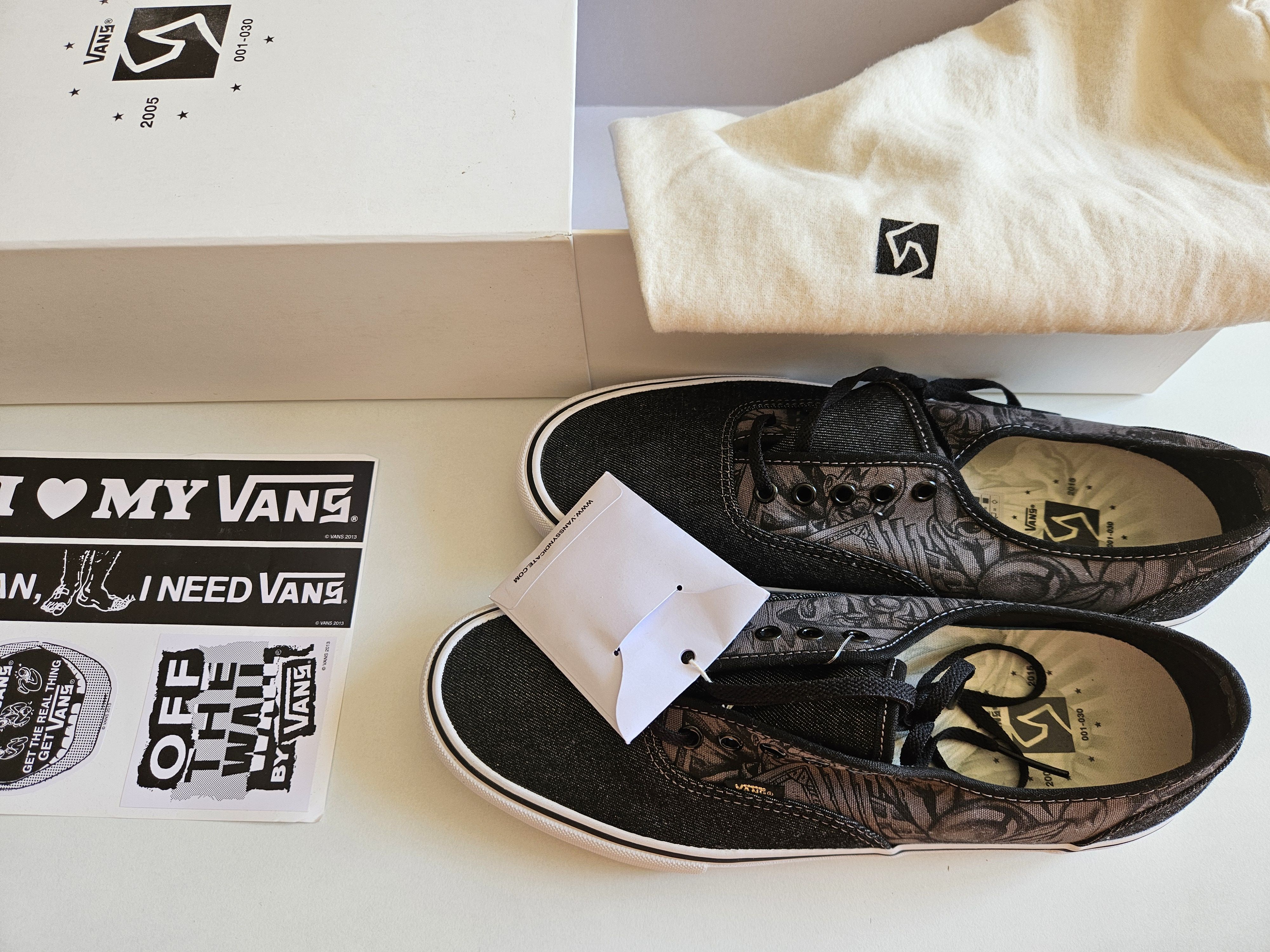 Mister Cartoon × Syndicate × Vans Vans Authentic "S" (Mister Cartoon) black/gold Size US 11.5 / EU 44-45 - 1 Thumbnail