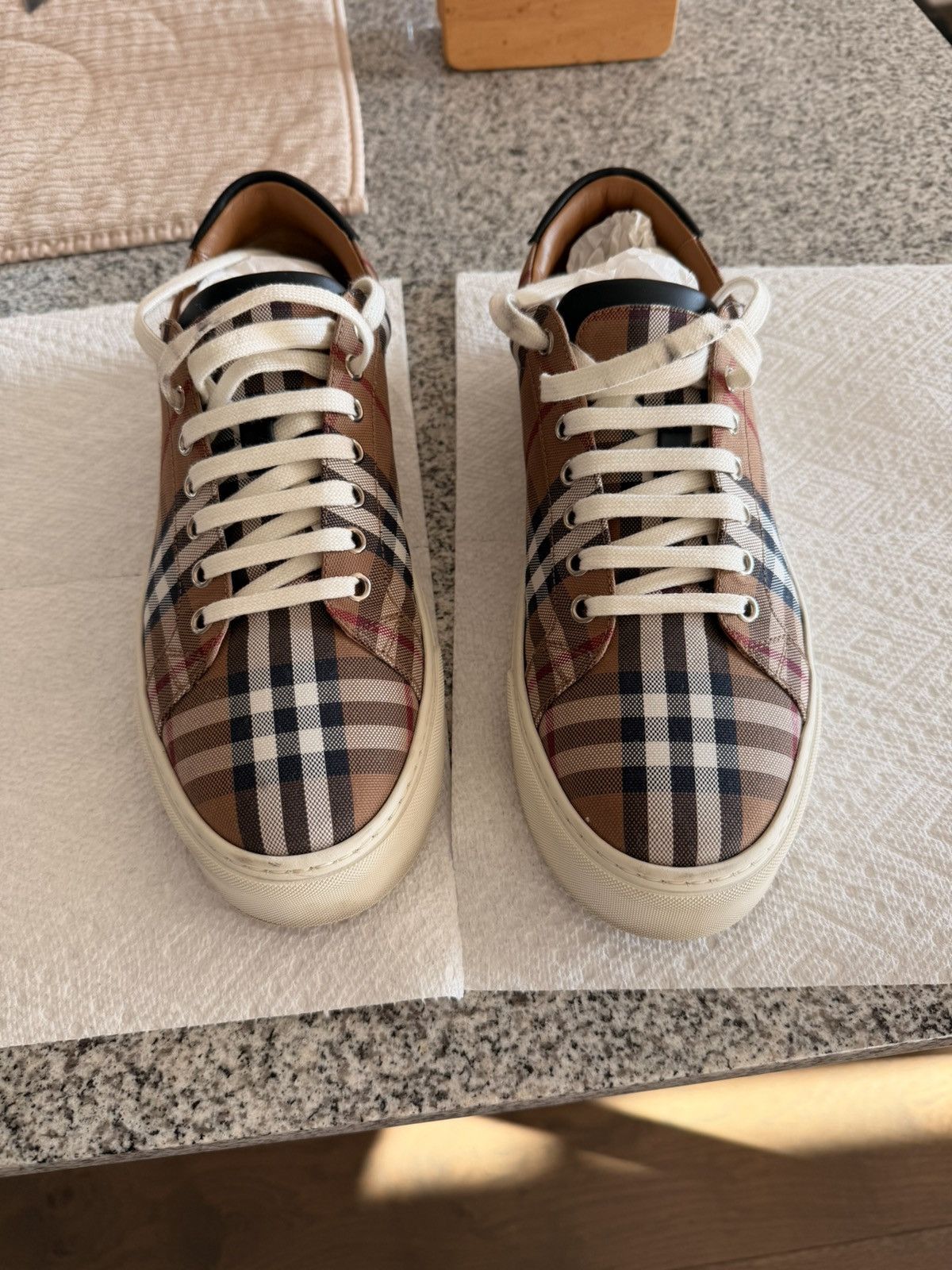 Burberry Burberry Check Print Low Top Sneakers Size US 8.5 / EU 41-42 - 1 Thumbnail