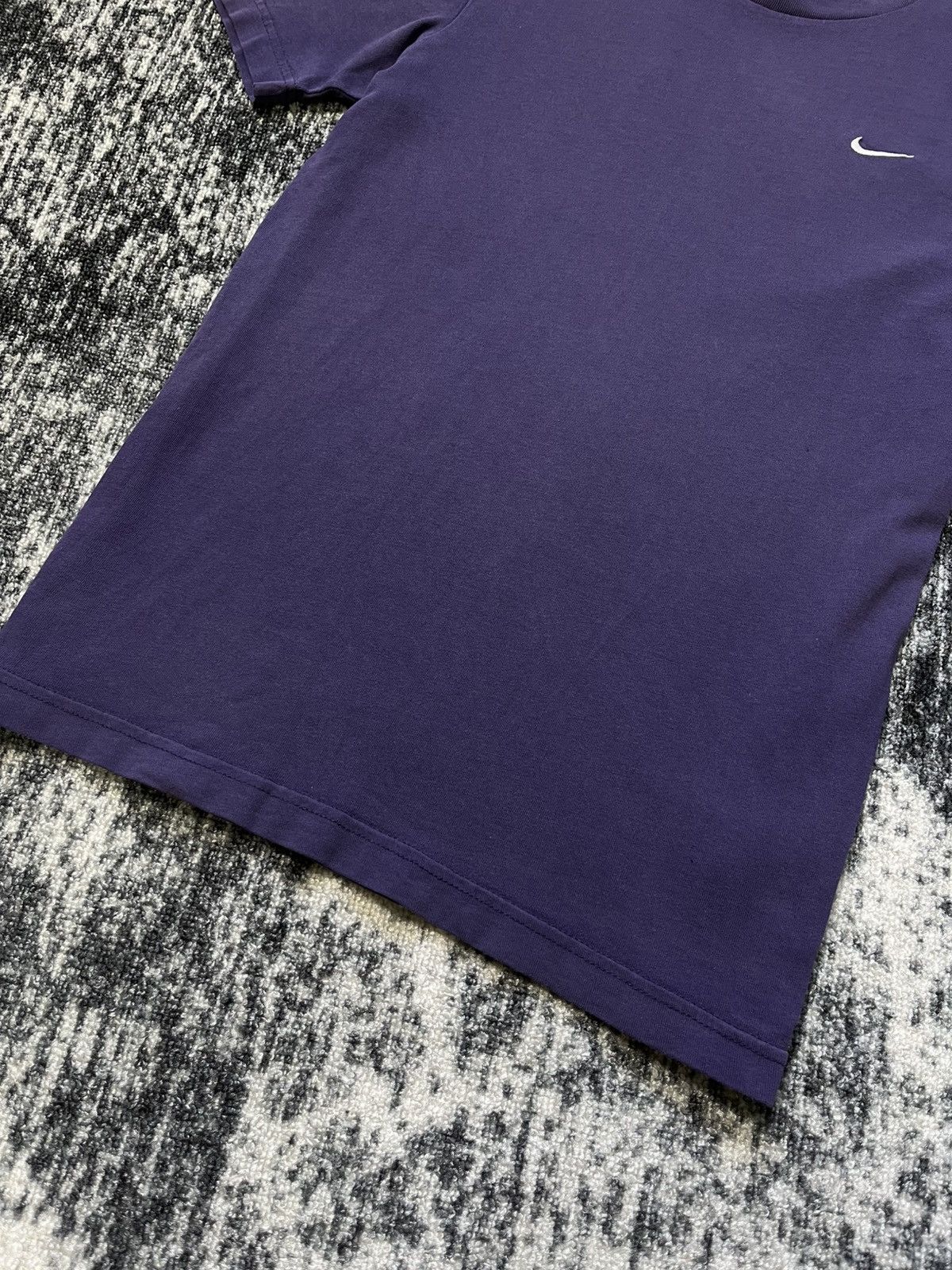 Nike × Vintage Vintage Nike T Shirt Purple Swoosh Drill STYLE 90s Y2K Size US S / EU 44-46 / 1 - 3 Thumbnail